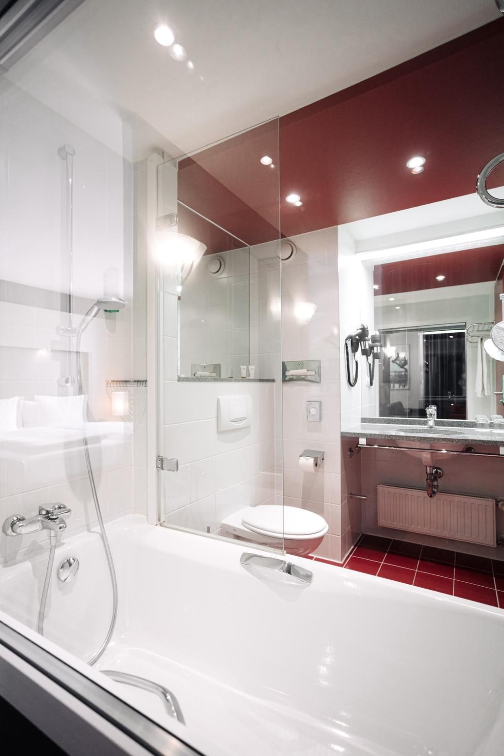 Ramada by Wyndham Essen Junior Suite Room 2