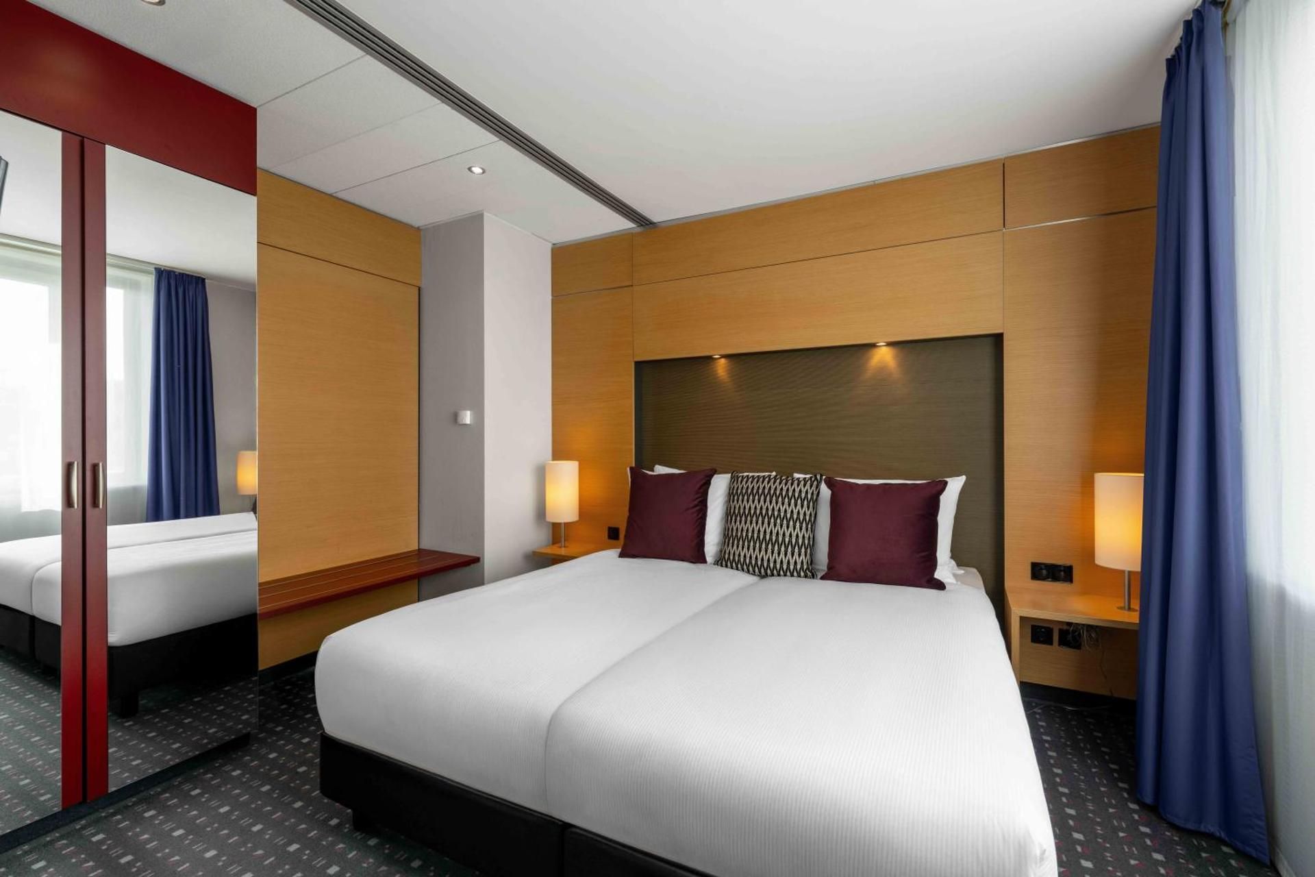 Ramada by Wyndham Essen Junior Suite Room