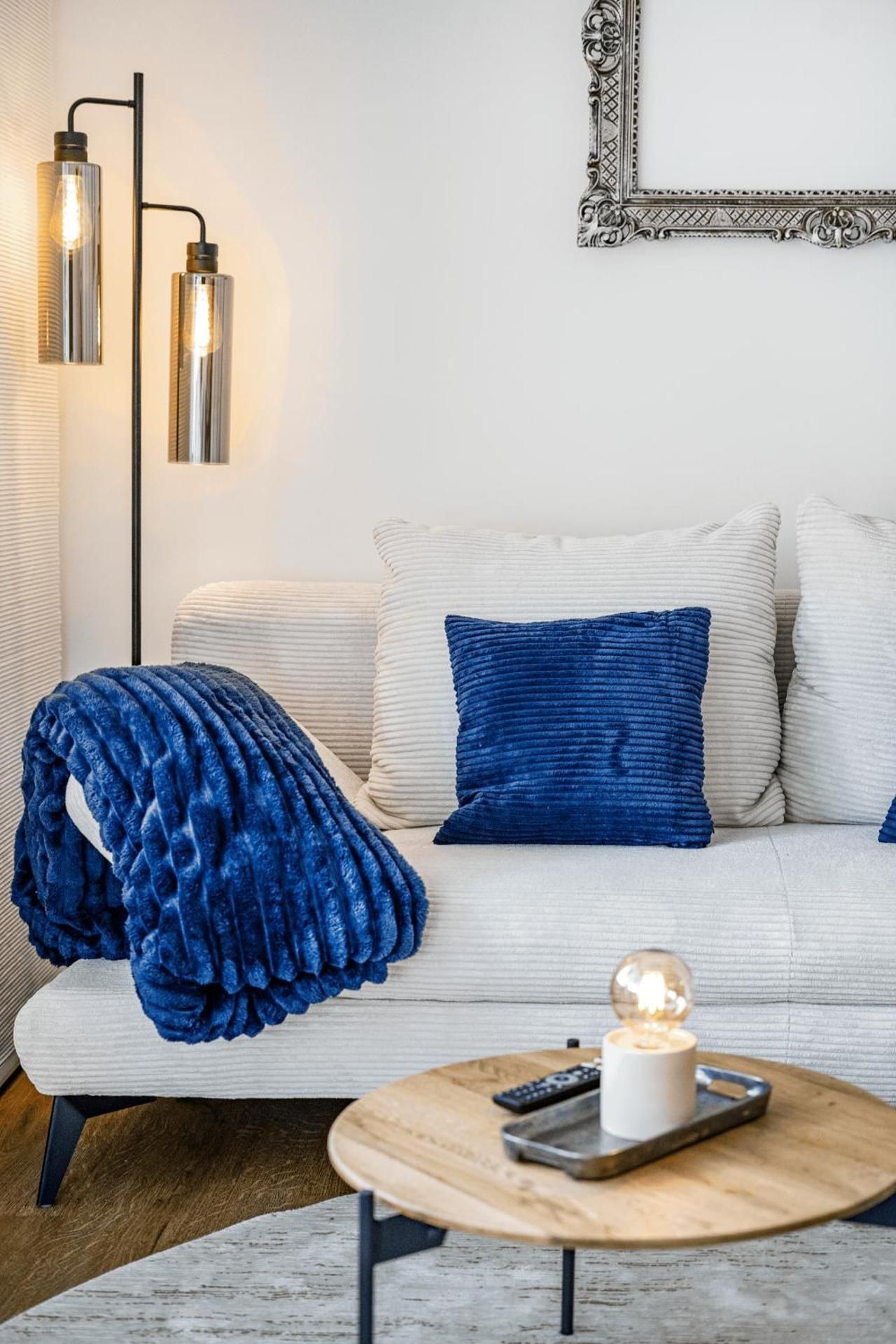 Deluxe One-Bedroom Apartment