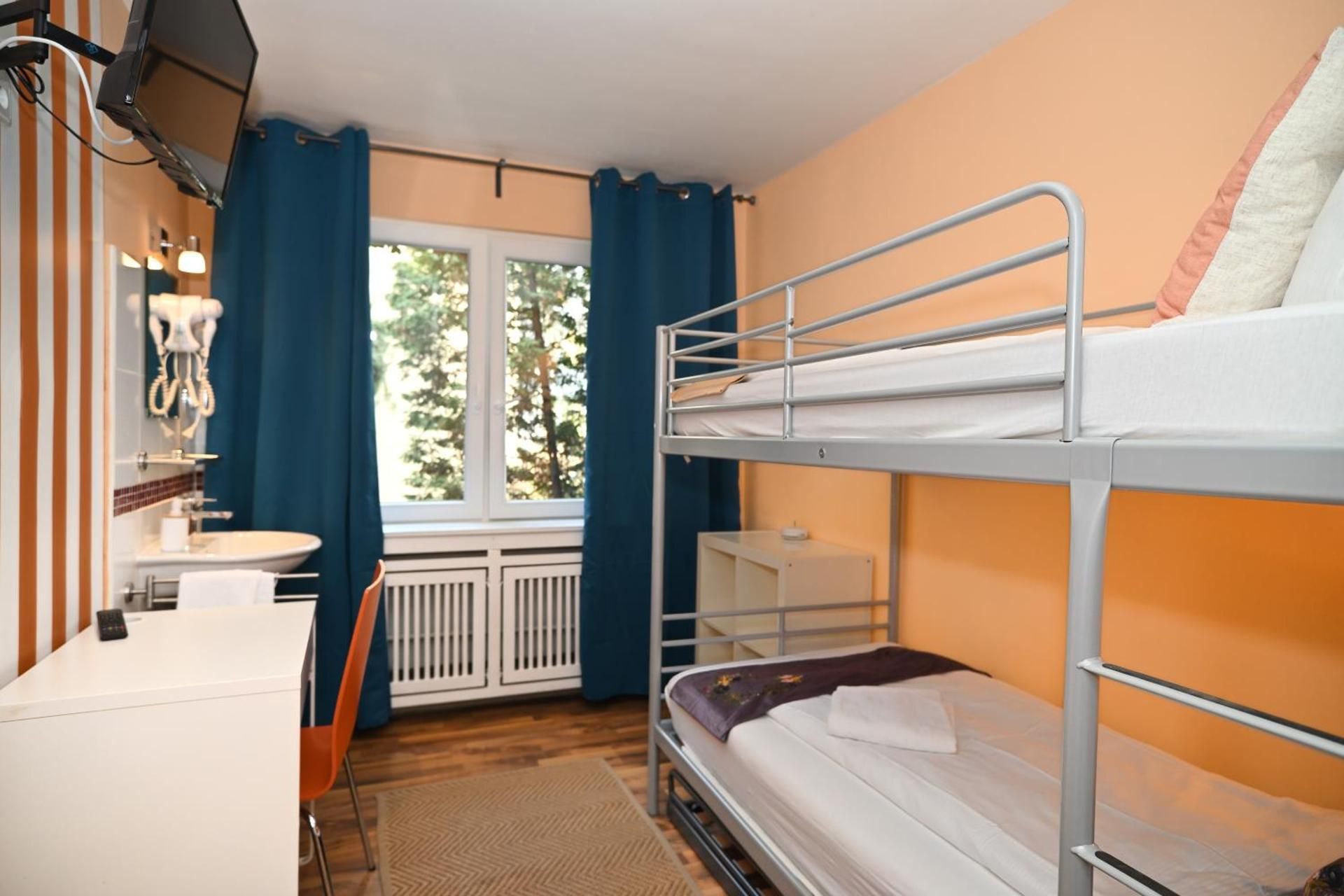 Economy Twin Room with Shared Bathroom