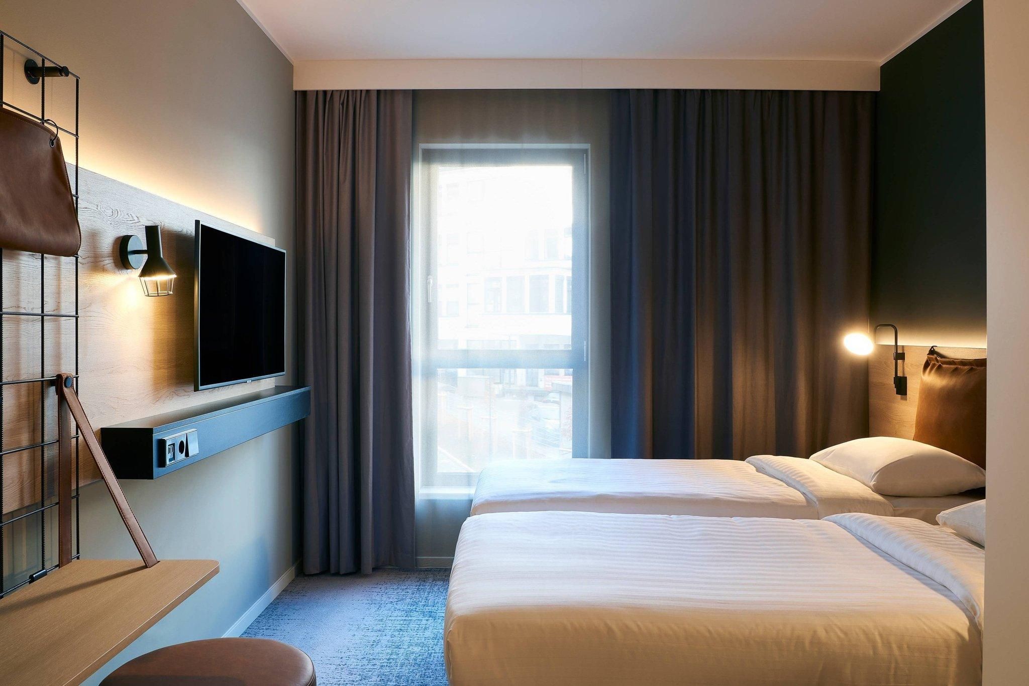 moxy twin sleeper, guest room, 2 twin