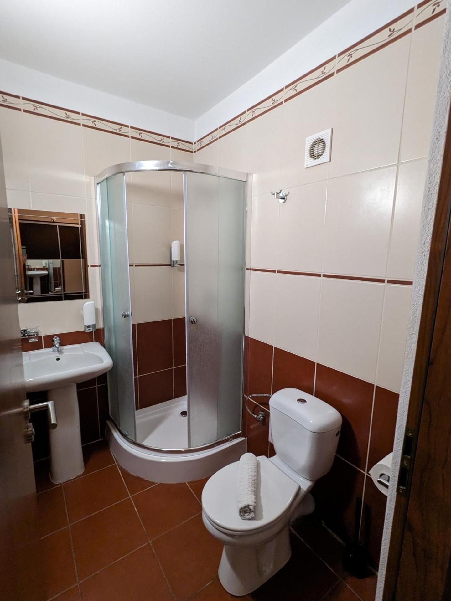 Garni Hotel Cosmopolitan Standard Triple Room 3