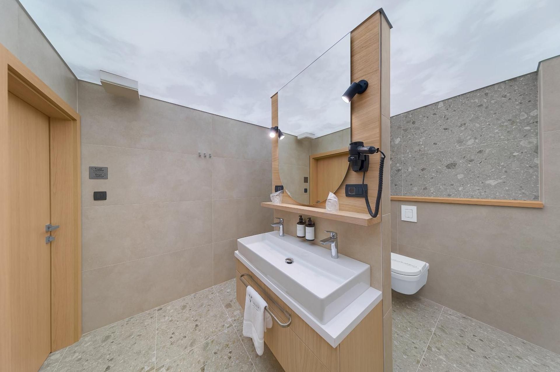Exclusive Apartment with Balcony and Aquapark access