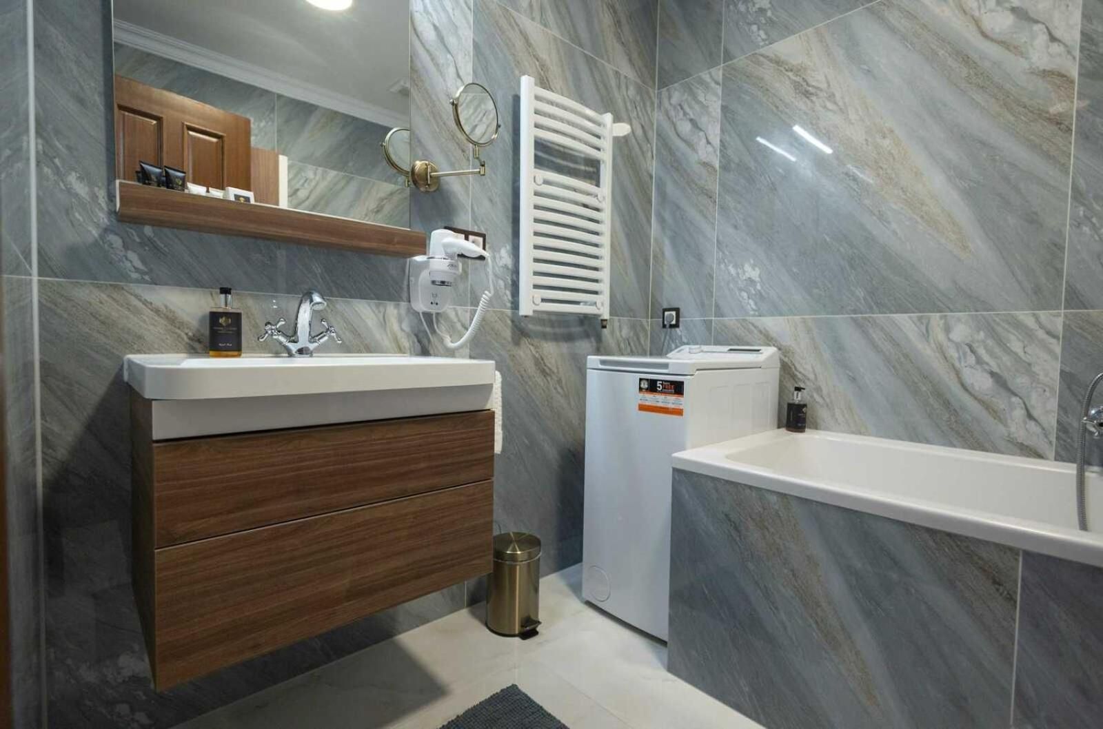 Superior One-Bedroom Apartment