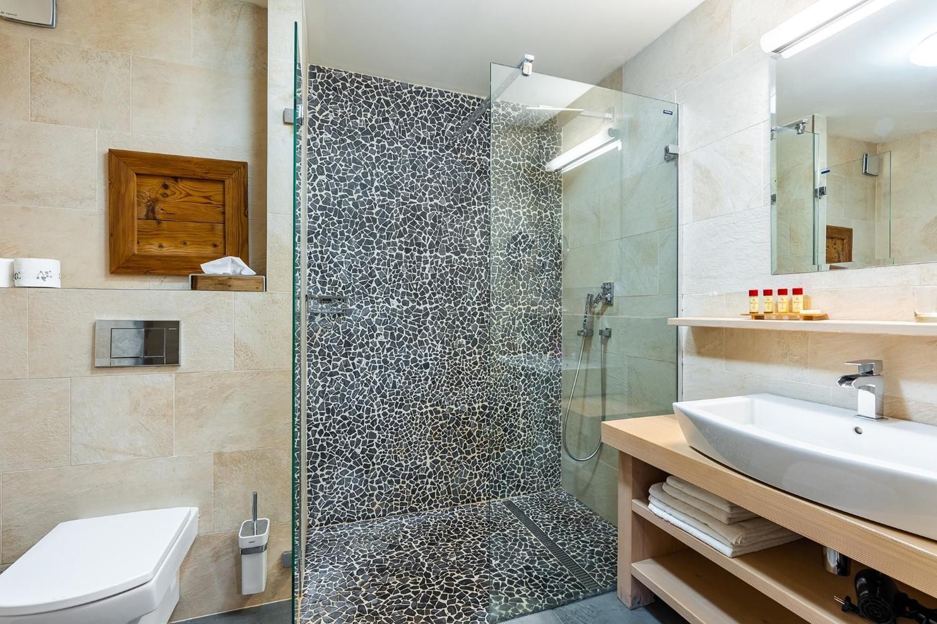 One-Bedroom Apartment with Mountain View in Residence Building