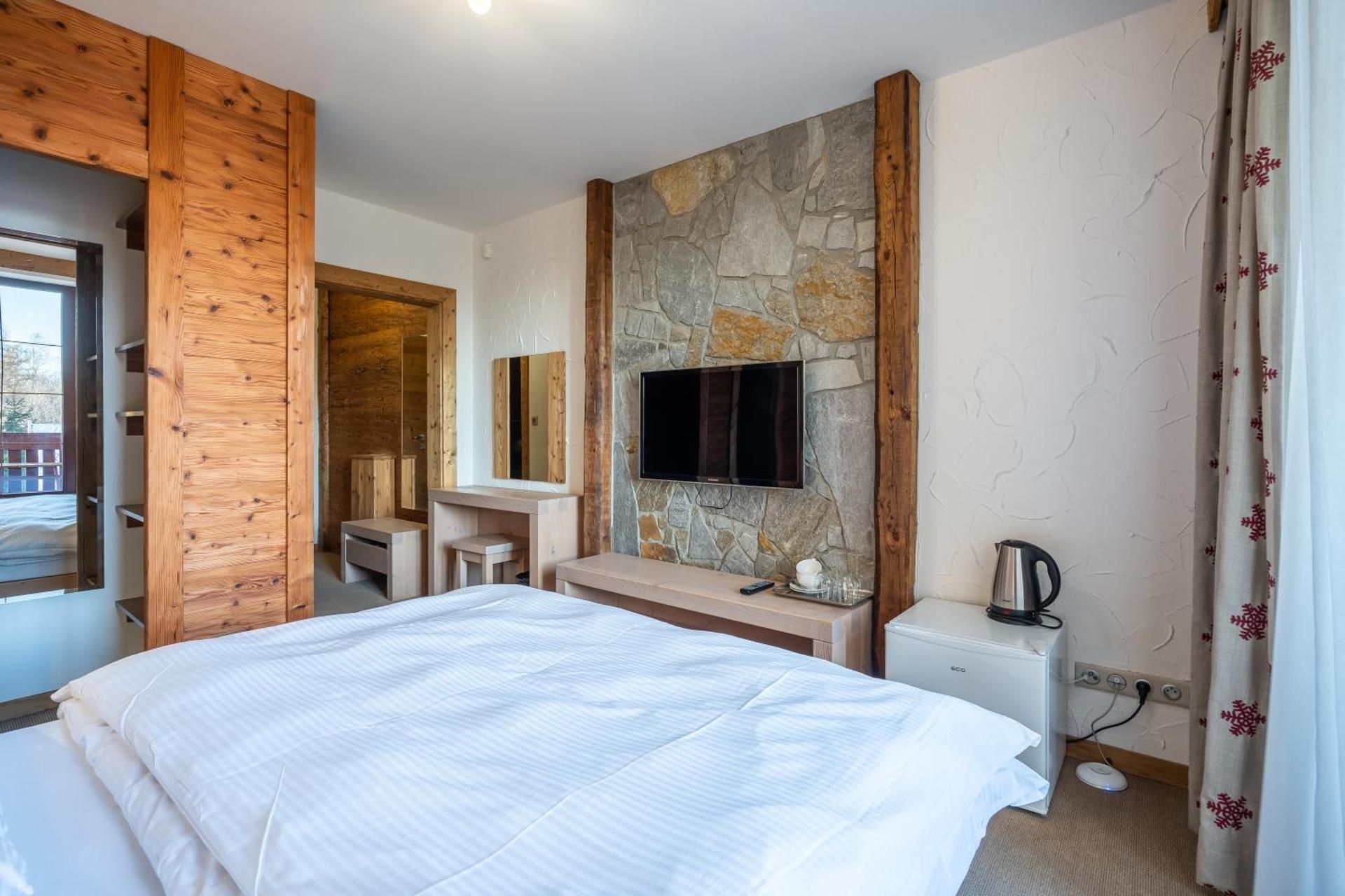 Family Apartments in Mountain Hotel Deluxe Double Room with Balcony