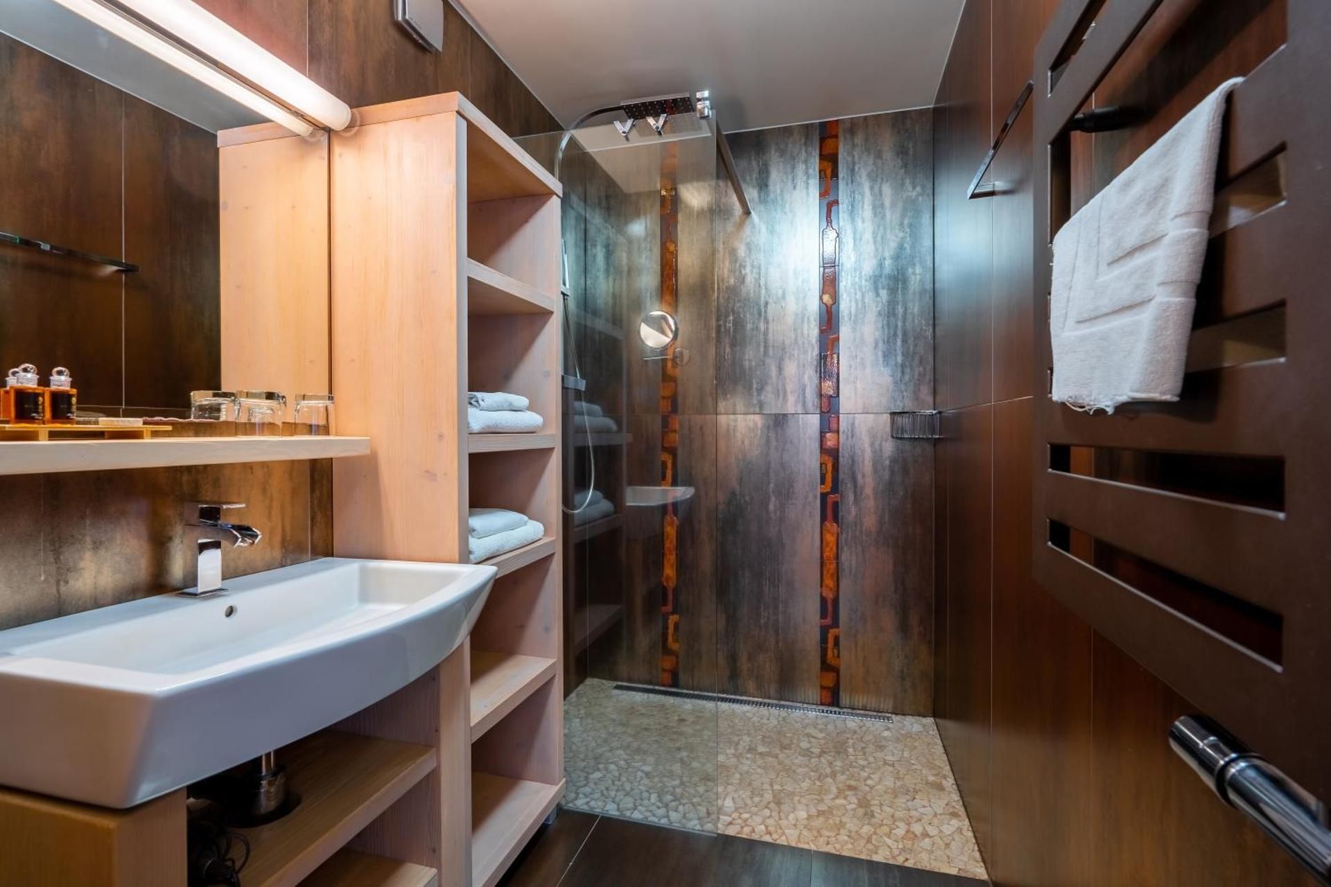 Family Apartments in Mountain Hotel Deluxe Double Room with Balcony 3