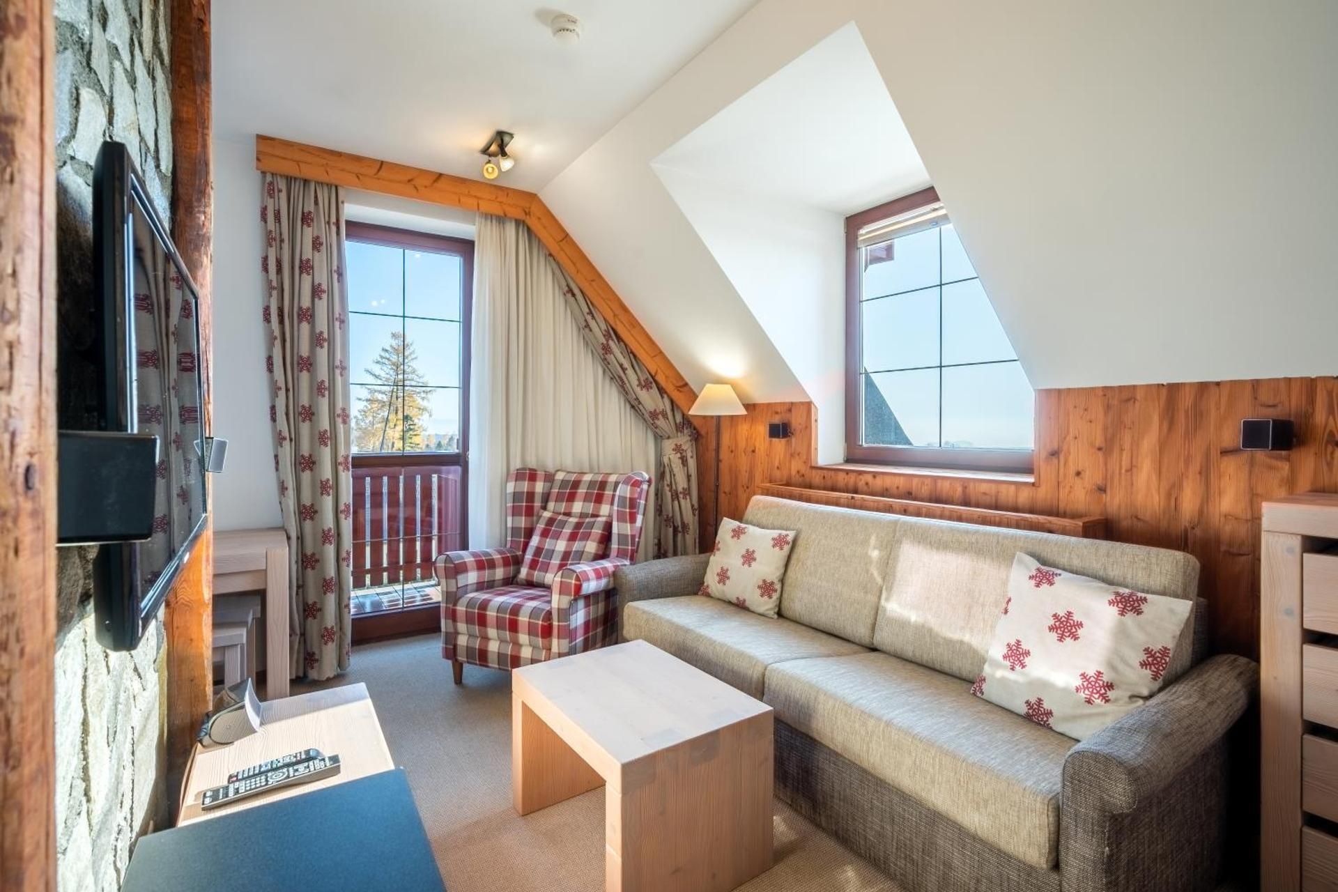 One-Bedroom Apartment with Balcony and Mountain View