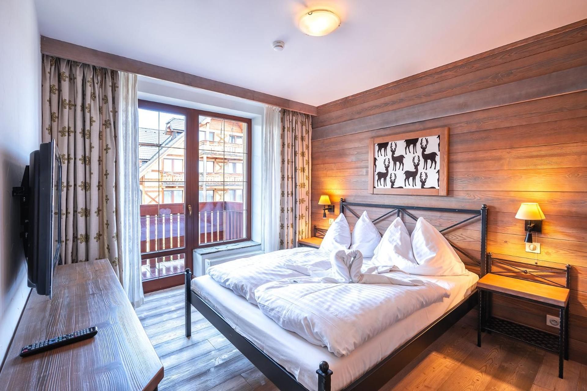 One-Bedroom Apartment with Mountain View in Main Hotel Building