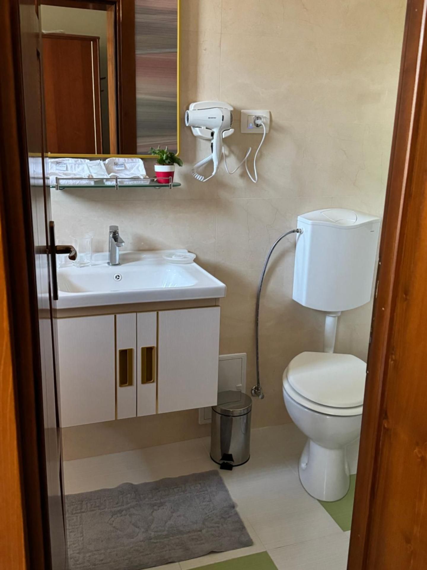 Apartment with Shower