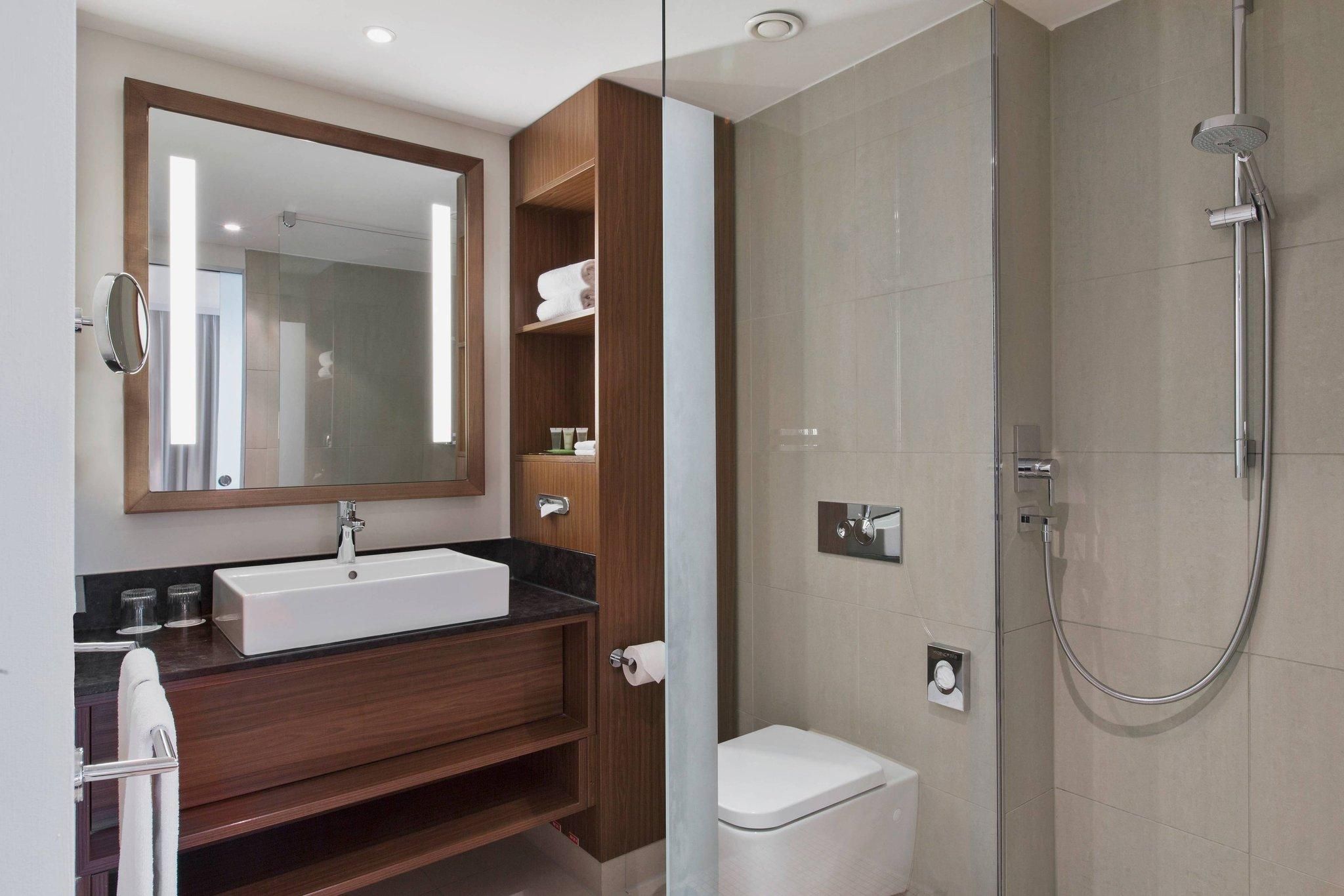 Courtyard by Marriott Wiesbaden-Nordenstadt Courtyard Room QUEEN, Guest room, 1 Queen 3