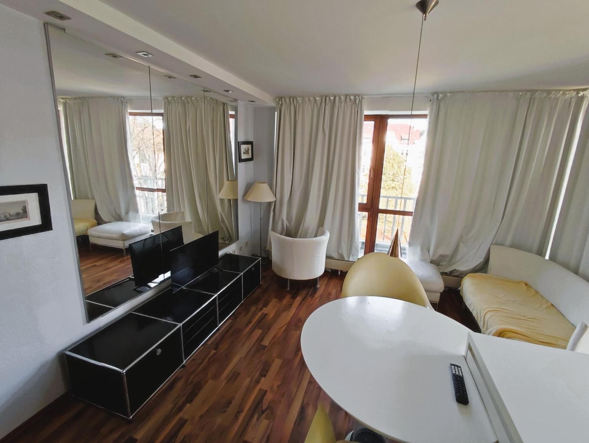 Classic One-Bedroom Apartment with King Bed