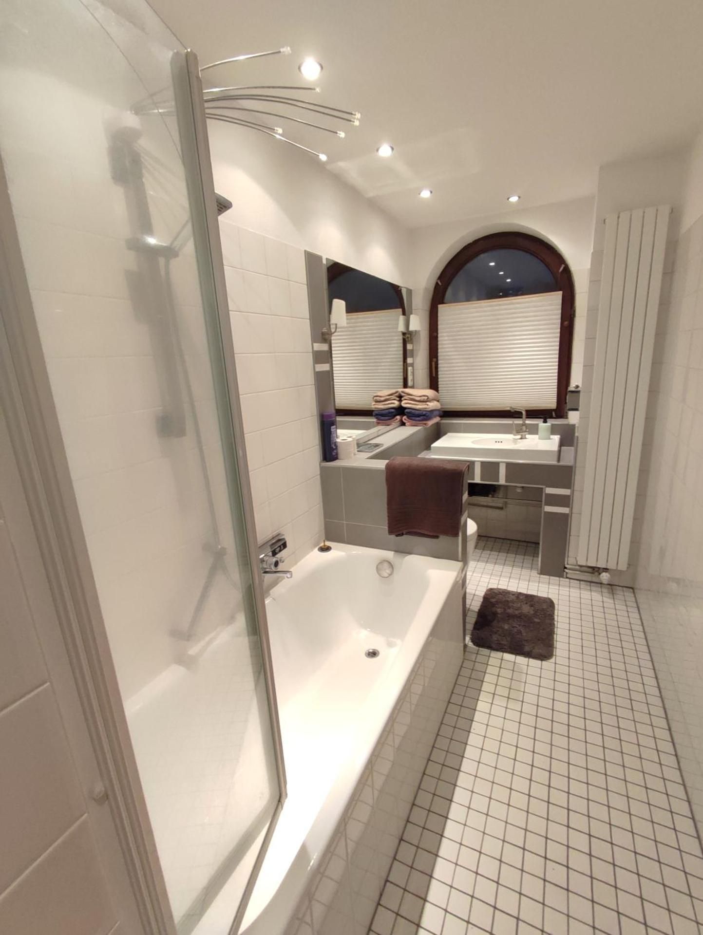 Classic One-Bedroom Apartment with King Bed