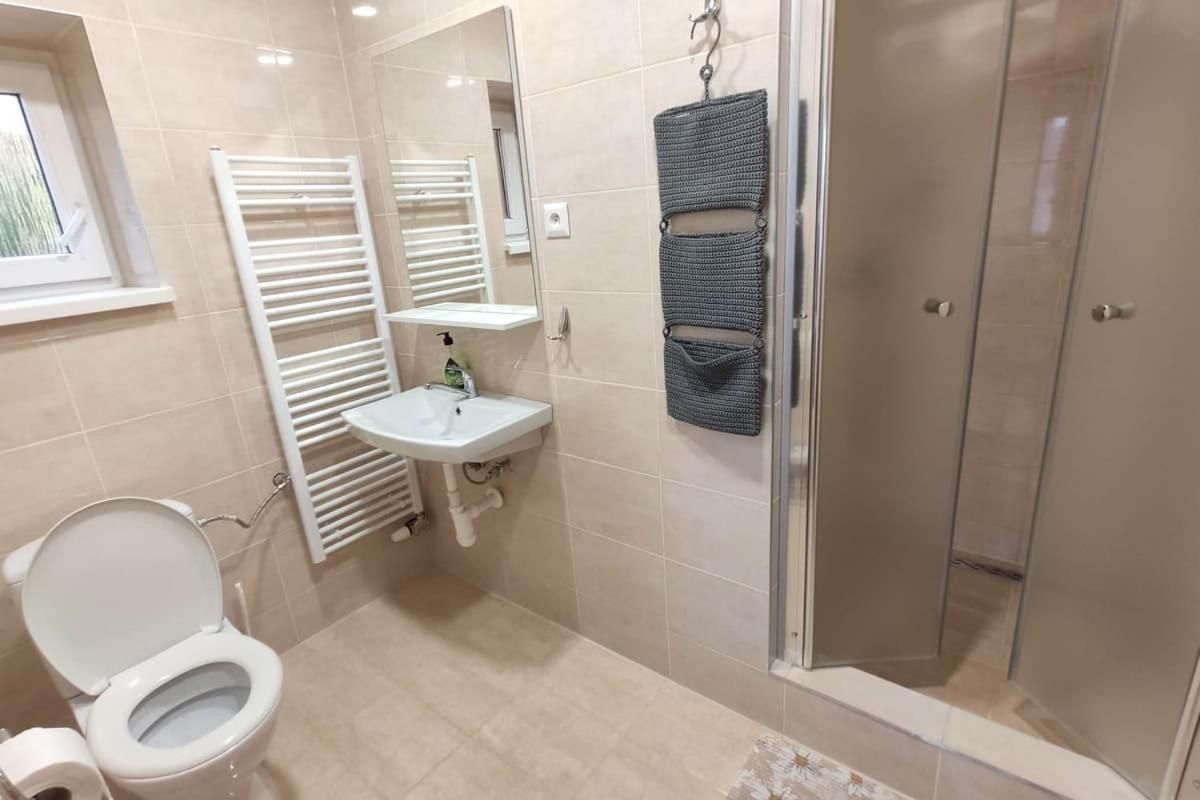 Five-Bedroom Deluxe Apartment