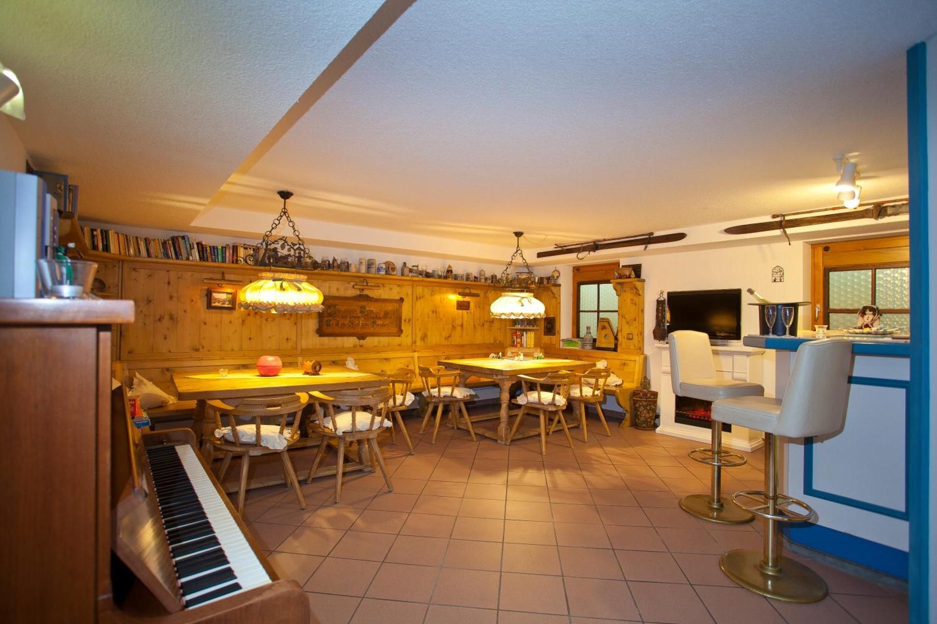 shared lounge/tv area