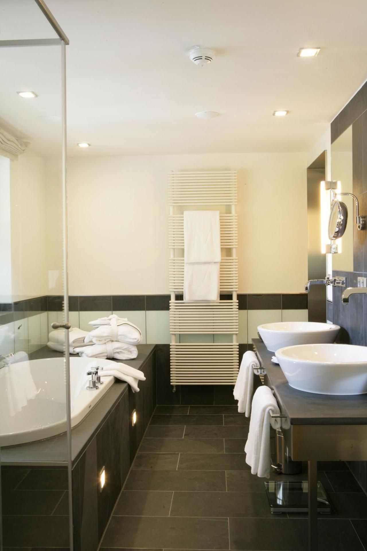 Hotel Maximilian Deluxe Double Room 3