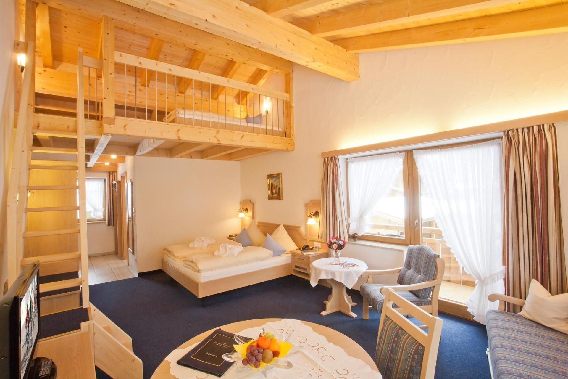 Family Room (2 Adults + 2 Children)