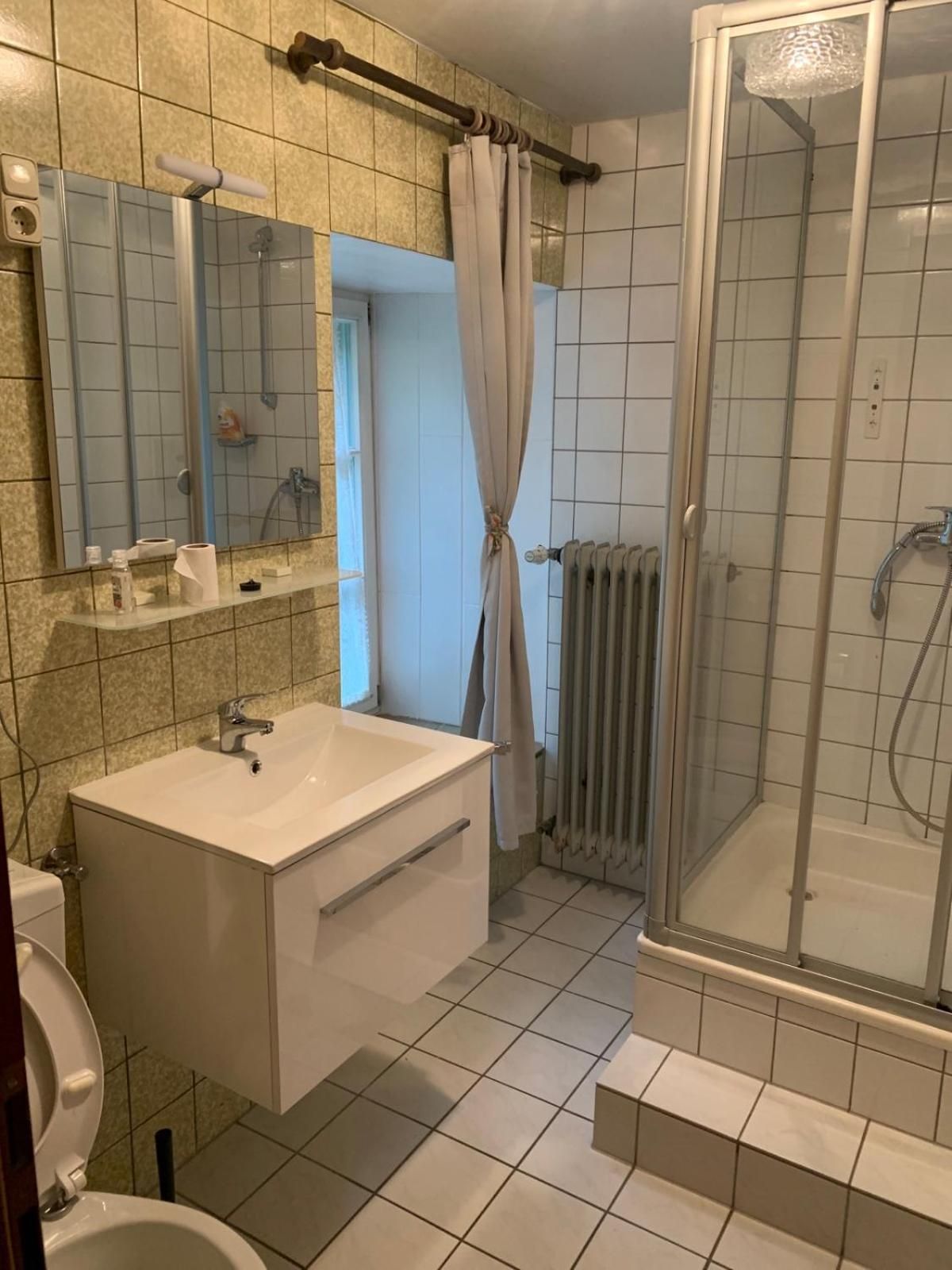 Deluxe Double Room (2 Adults + 1 Child)