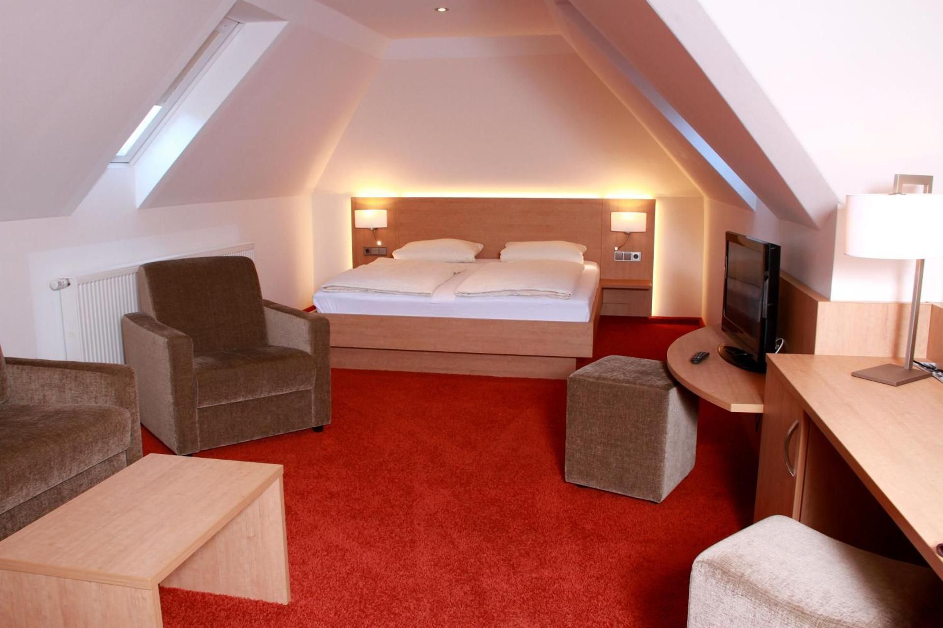 Standard Quadruple Room (2 adults + 2 children)