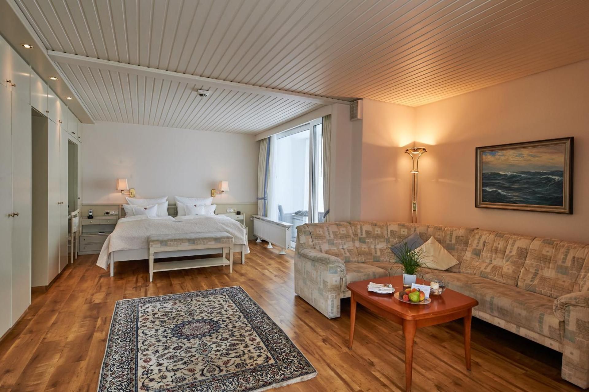 Junior Suite with Partial Sea View