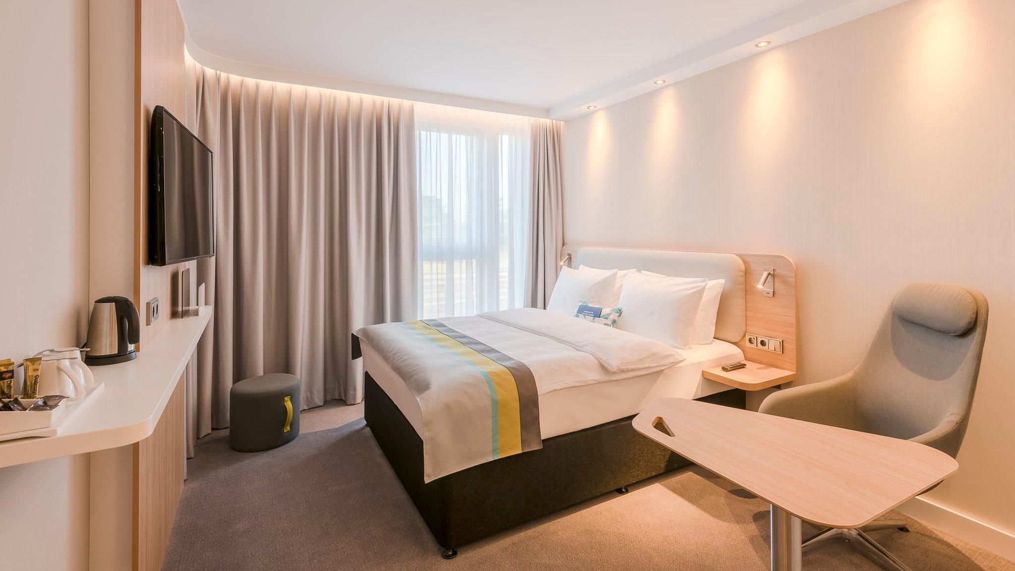 1 Queen Bed	Standard