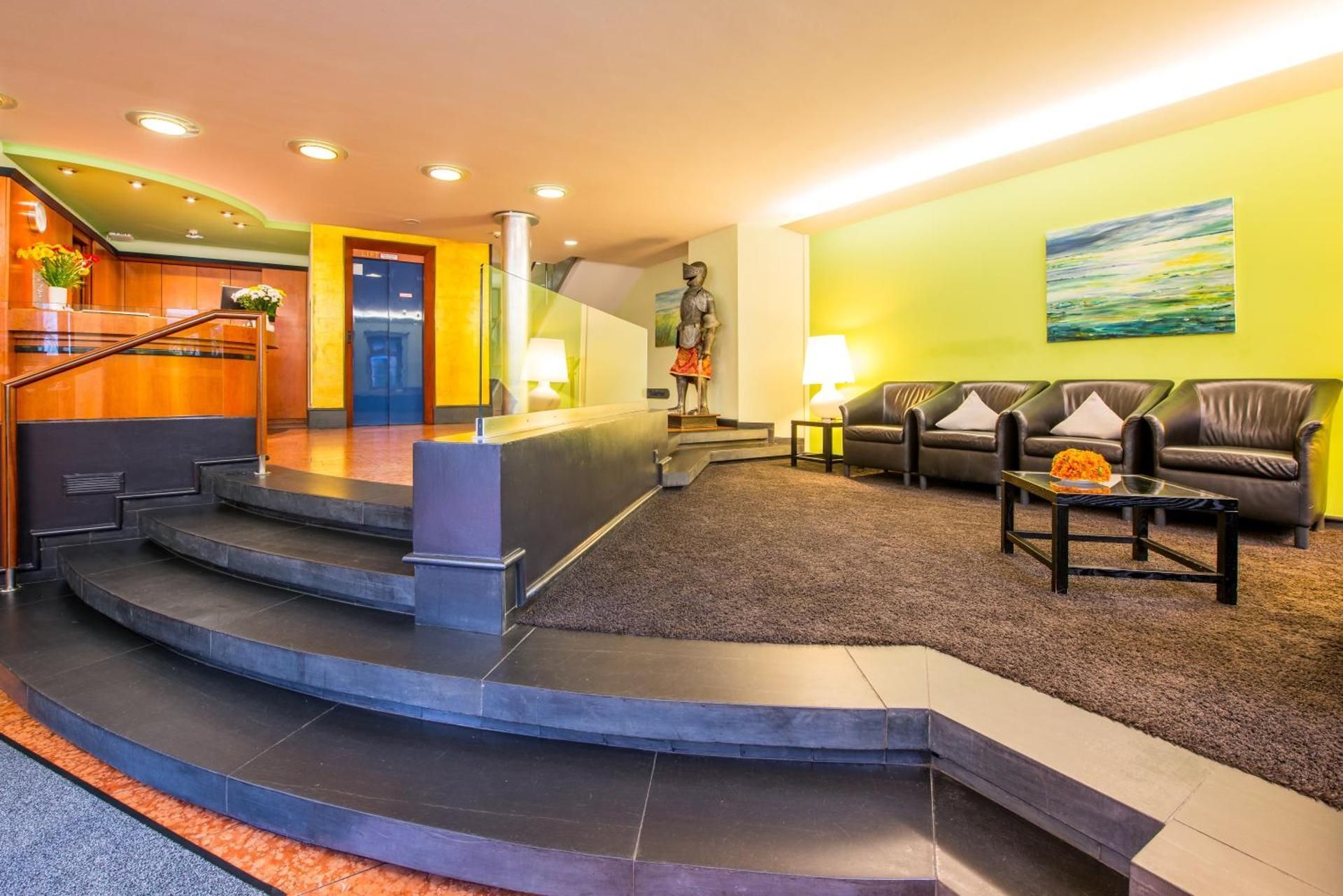 shared lounge/tv area