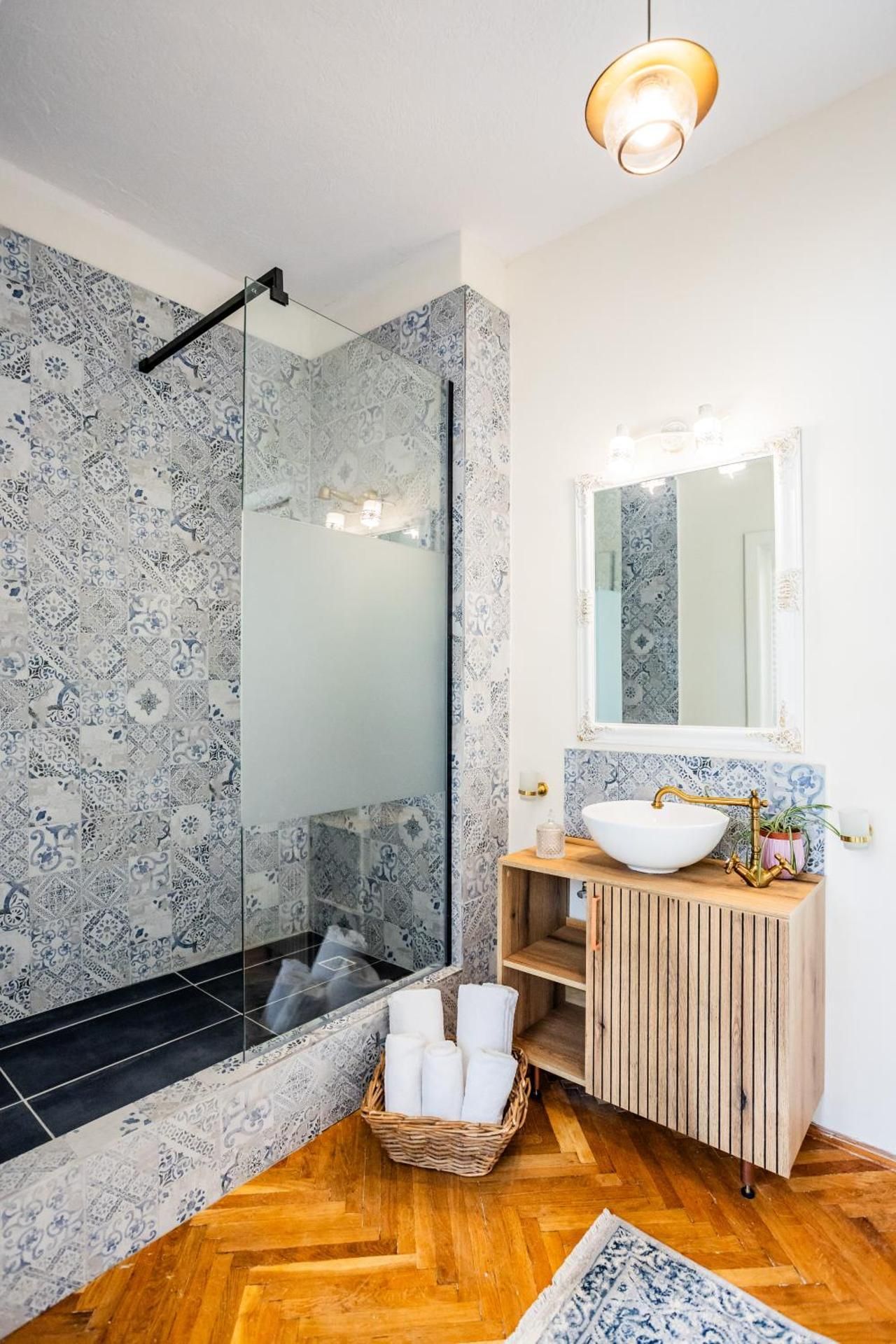 Superior King Suite