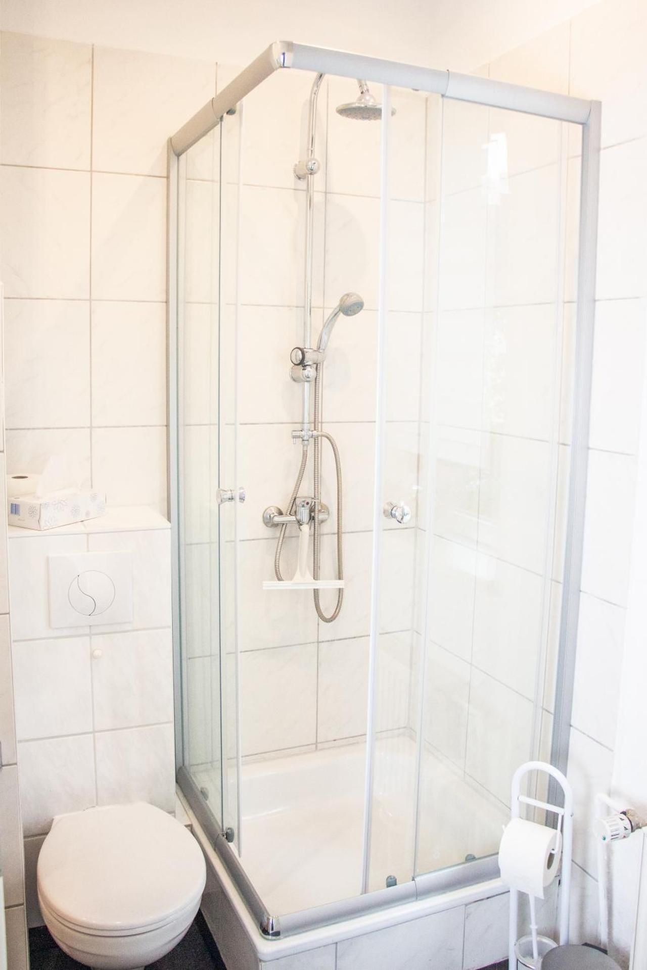 Twin Room with Shower