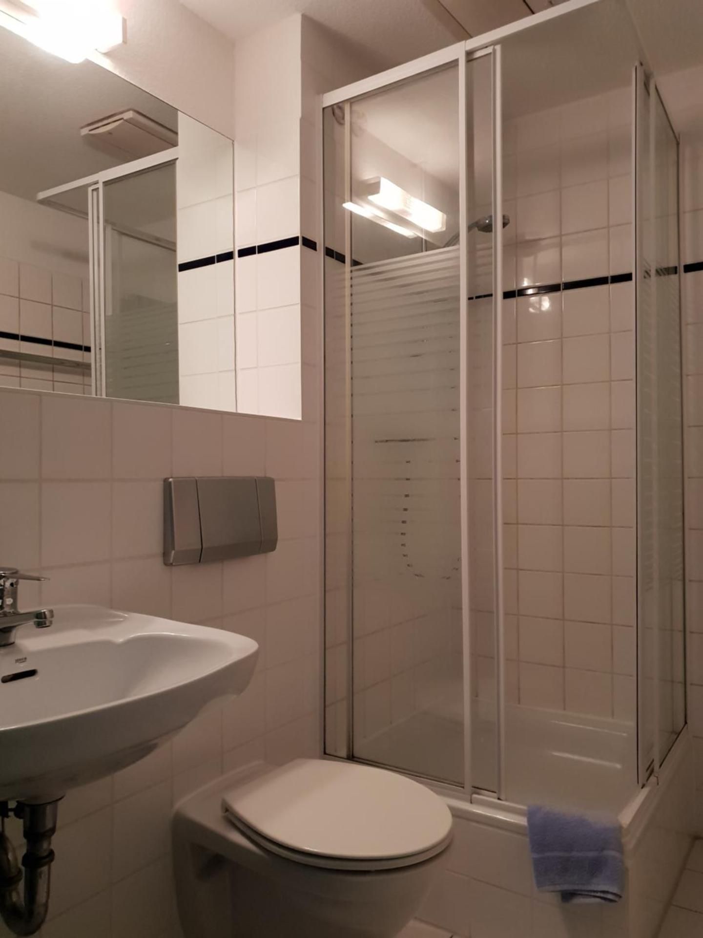 Double Room - Below Ground Level - 05