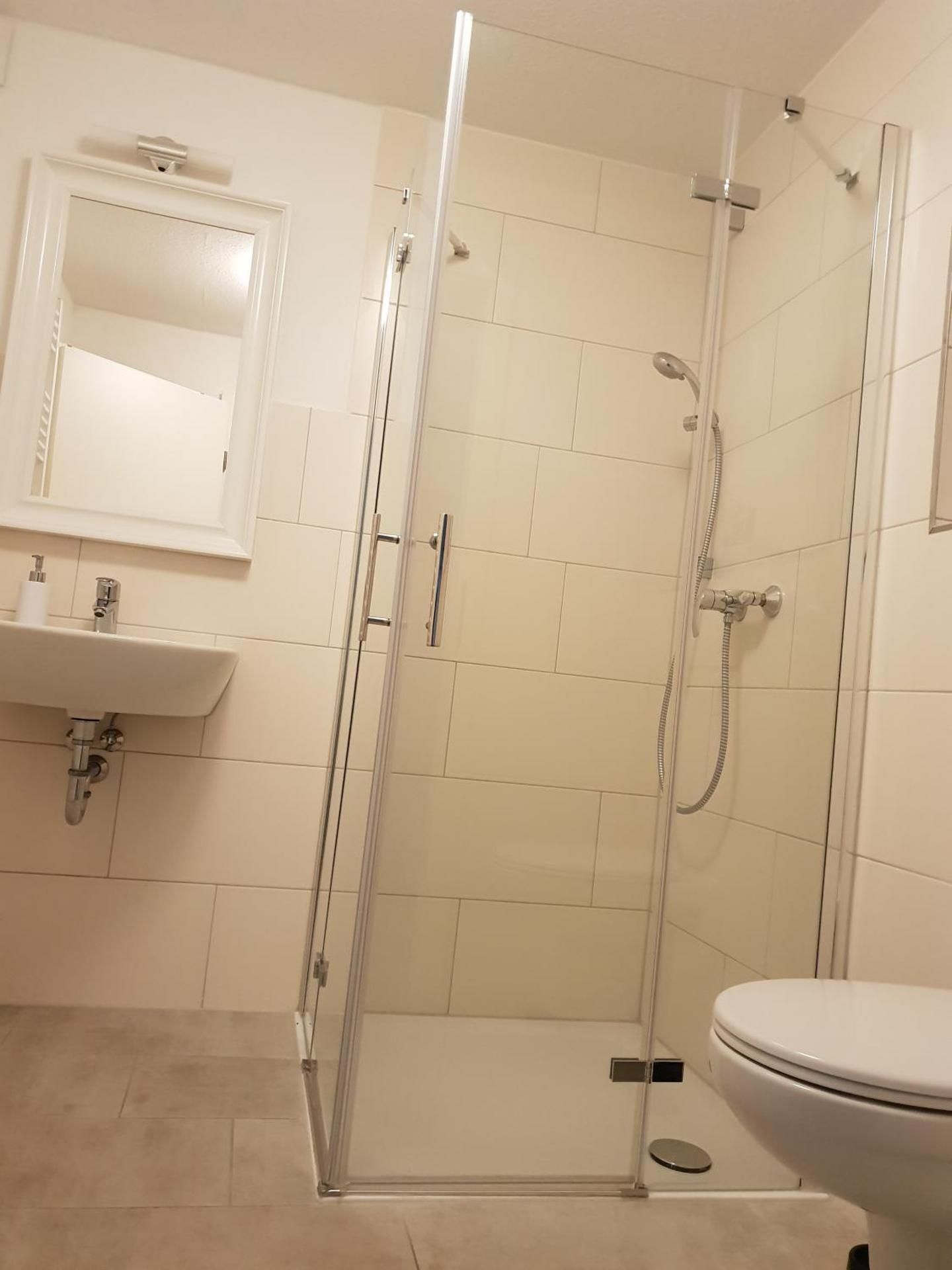 Double Room - Below Ground Level - 06