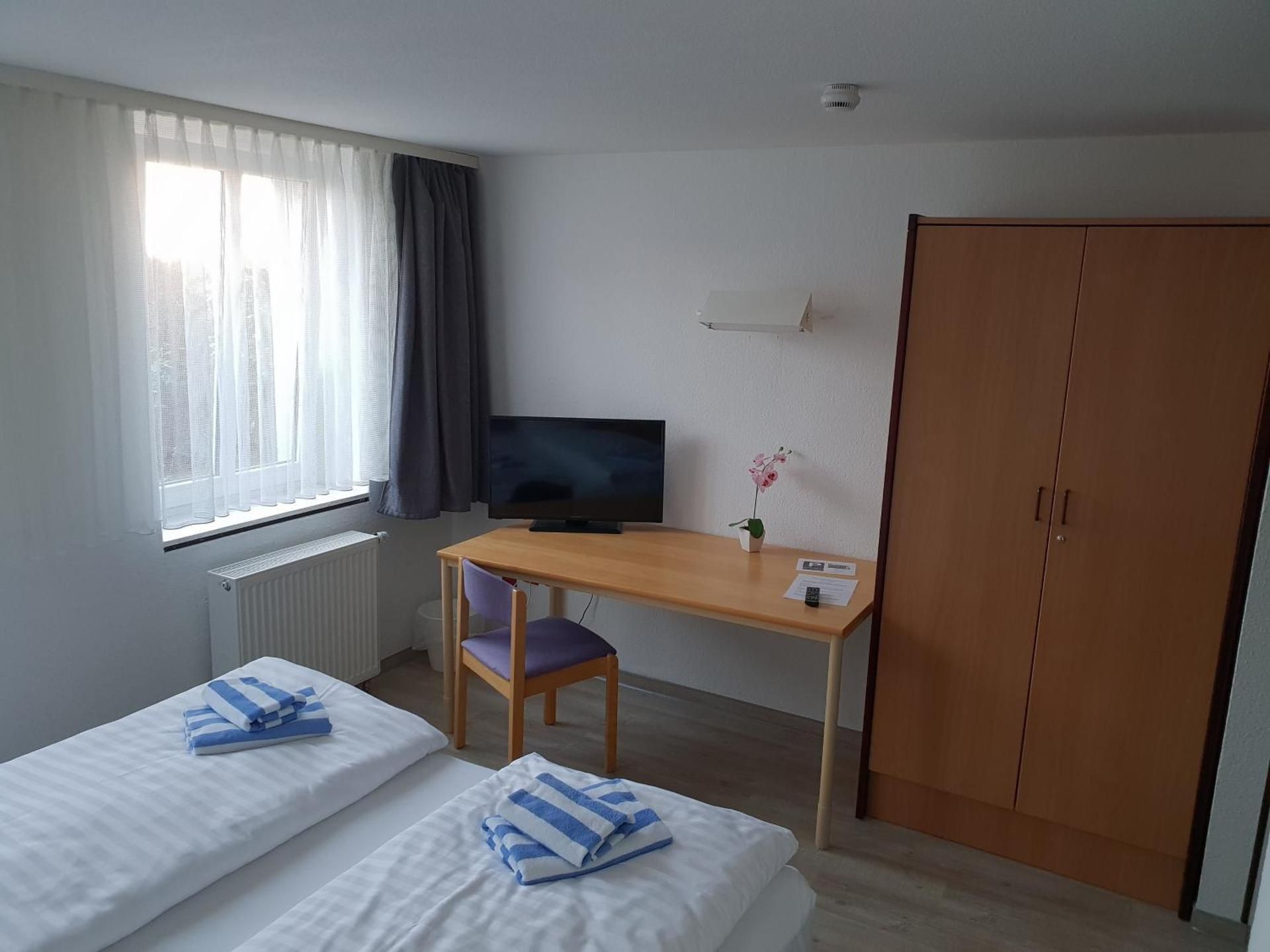 Double Room - Below Ground Level - 03