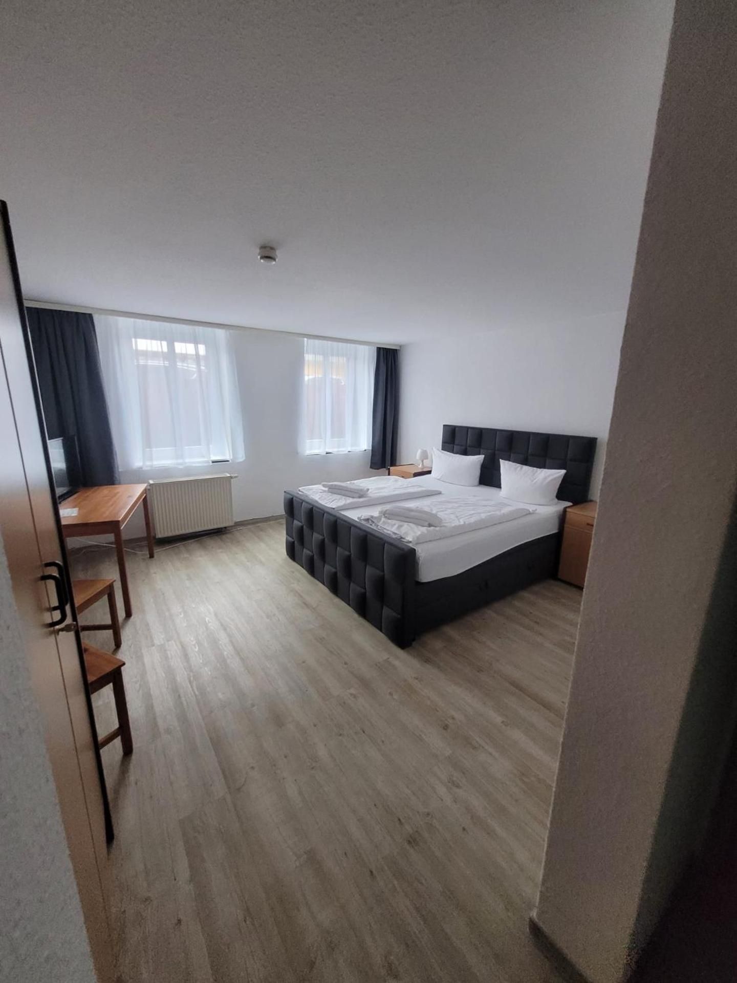 Double Room - Below Ground Level - 04