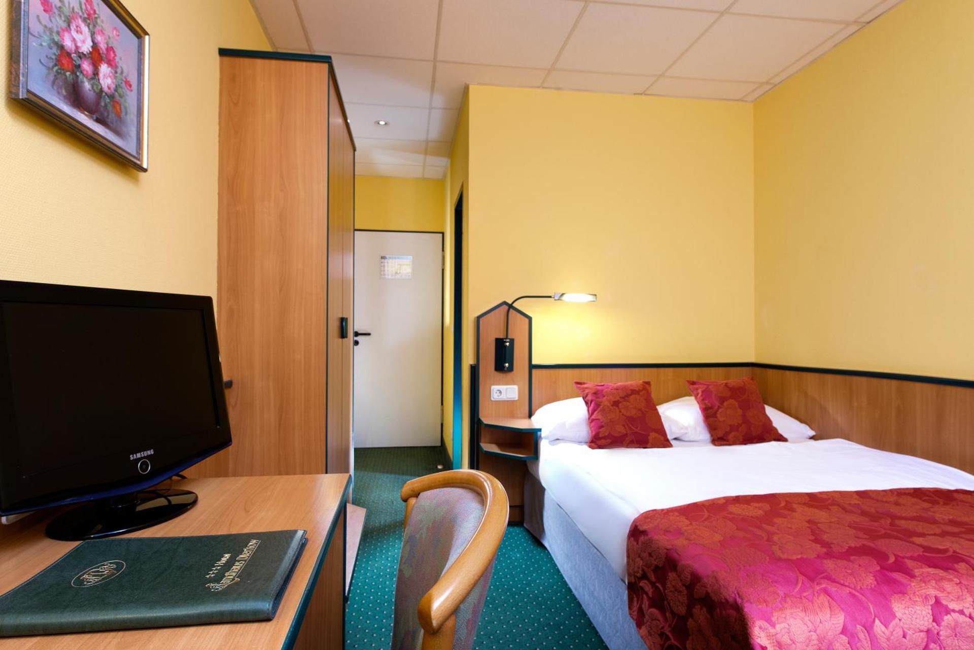 Classic Single Room with Queensize Bed