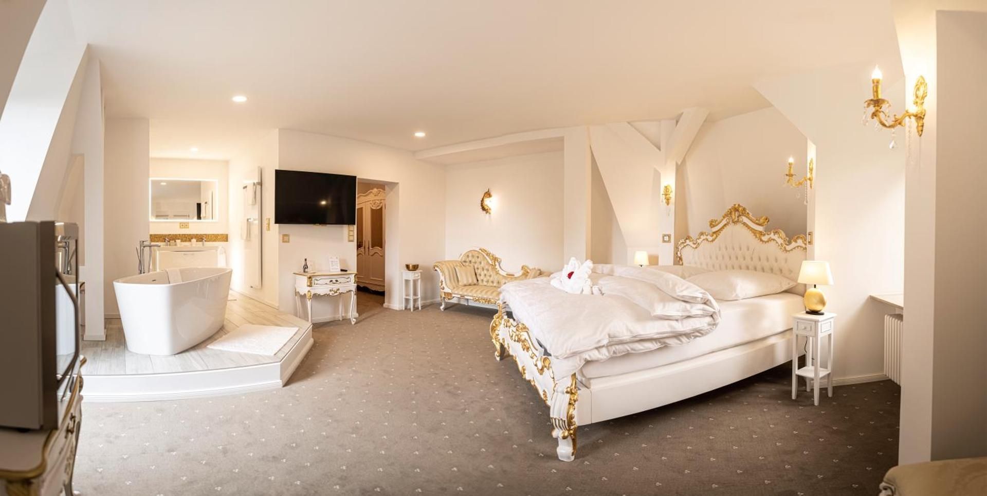Suite with Balcony - Castle