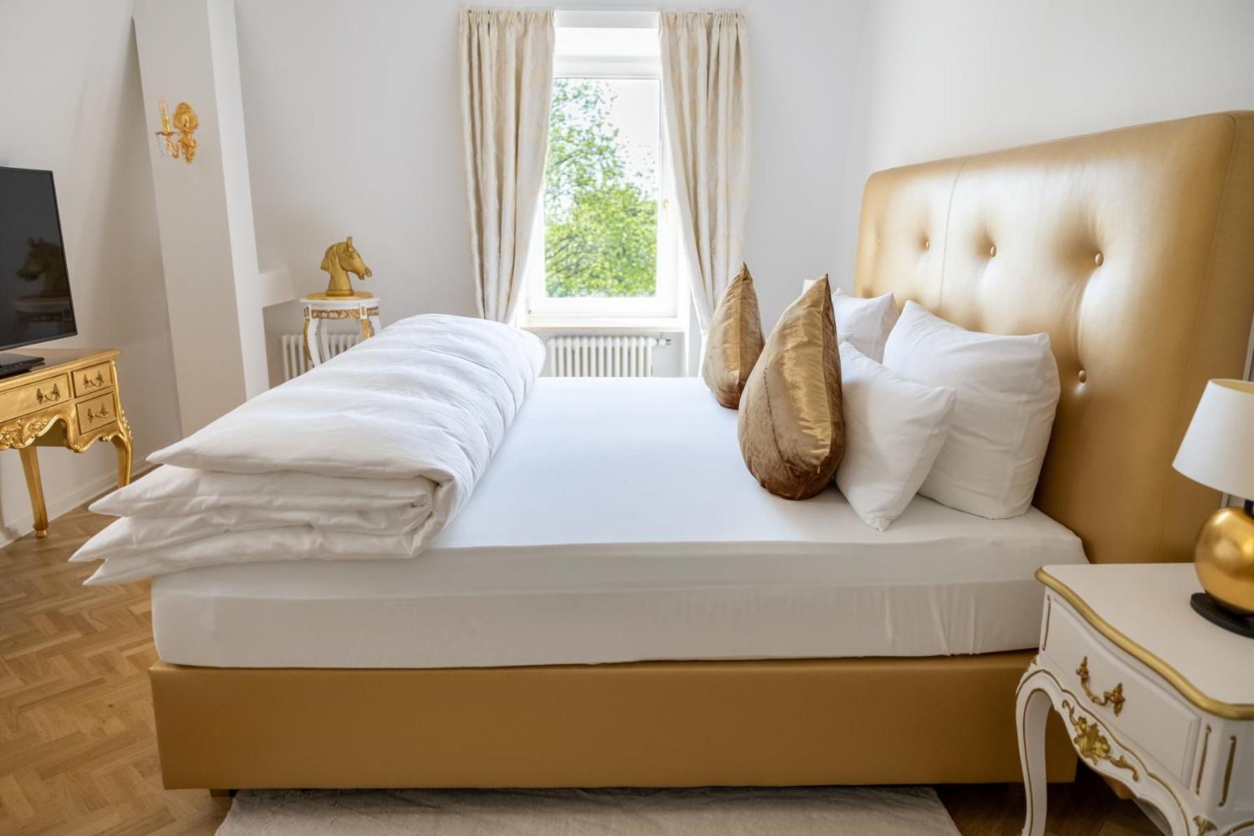 Suite - Castle
