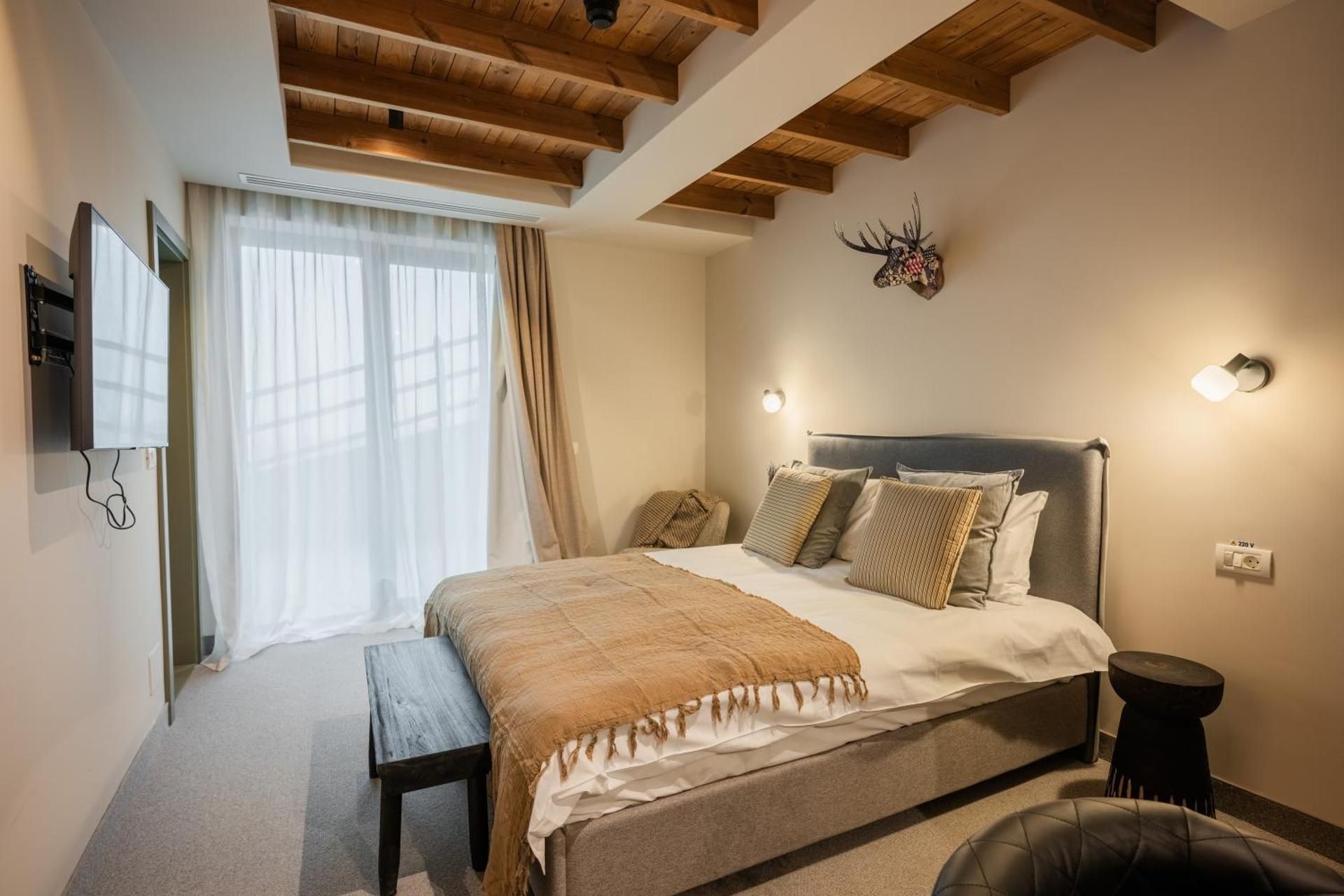 The Pines Bucegi Lodge
