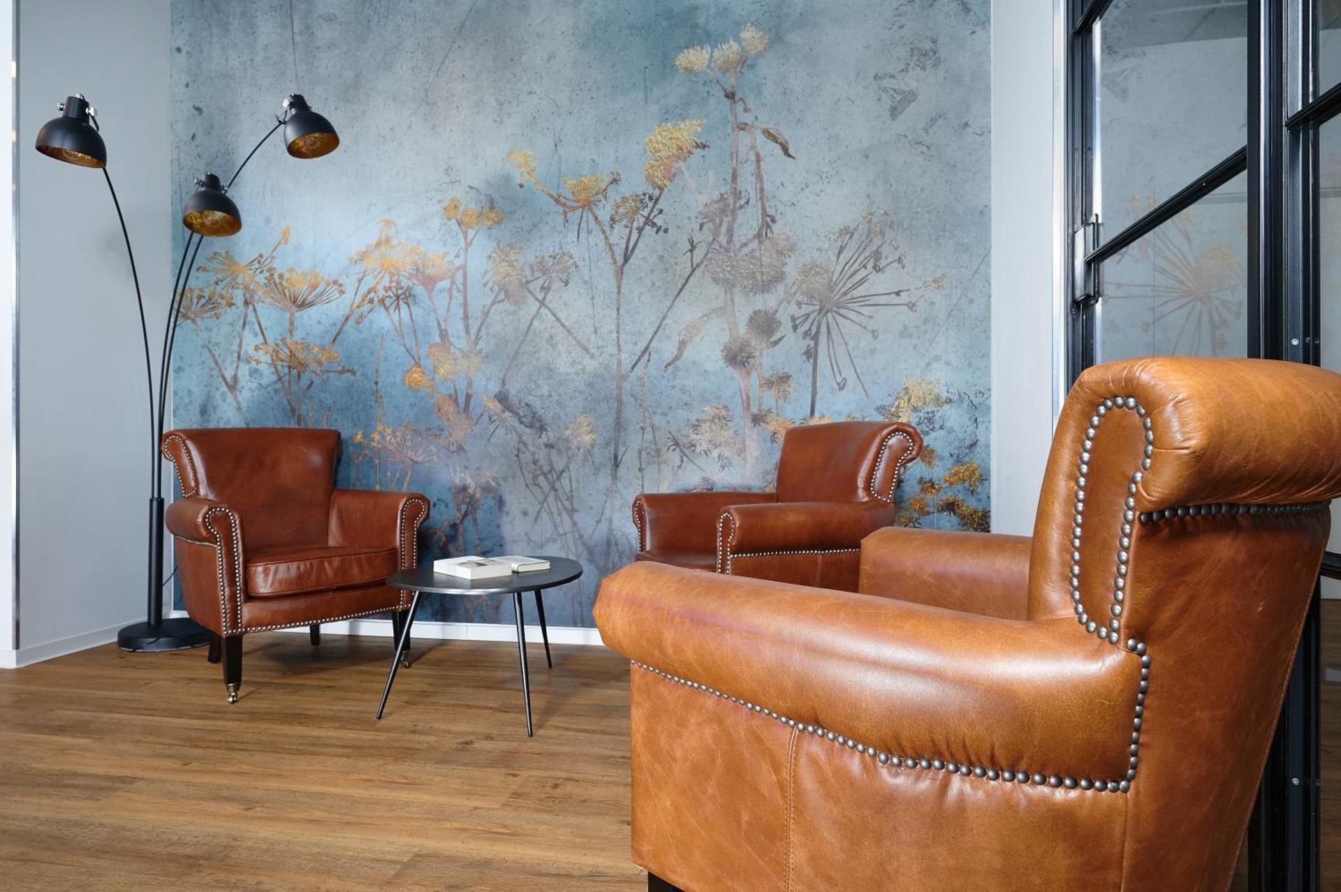 shared lounge/tv area