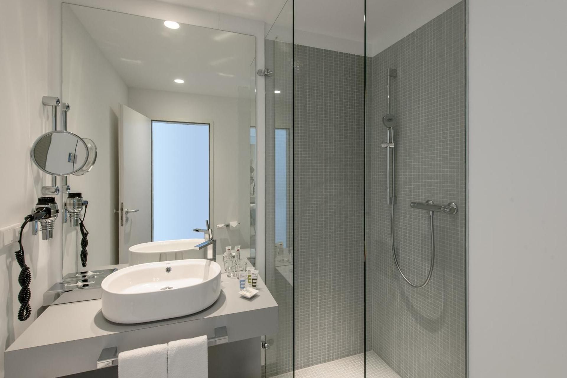 Hotel Art Leipzig Standard Double Room - Street Side 3