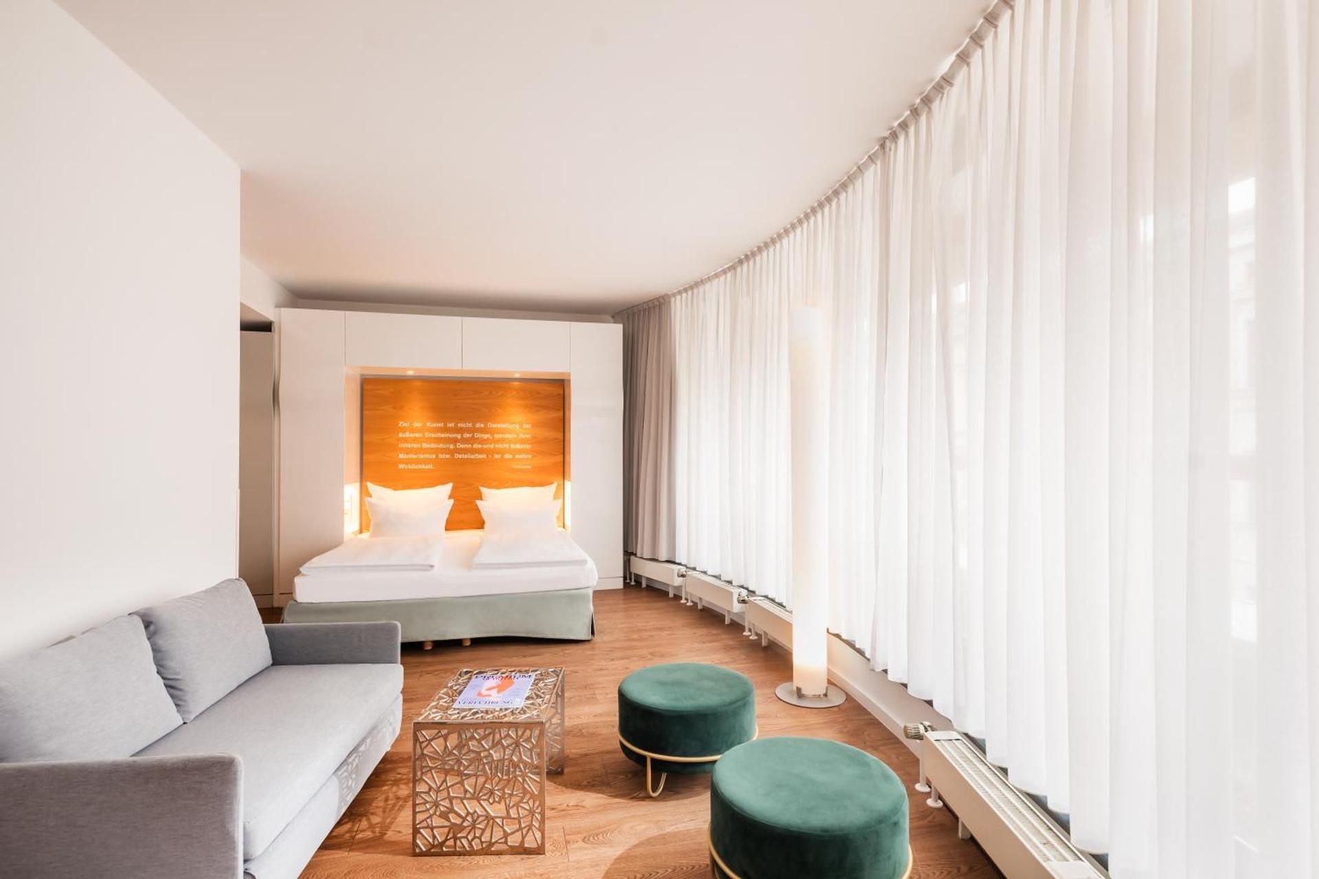 Family & Friends Room