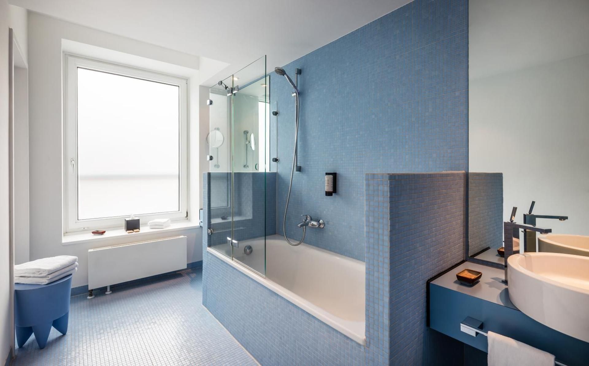 Family & Friends Room