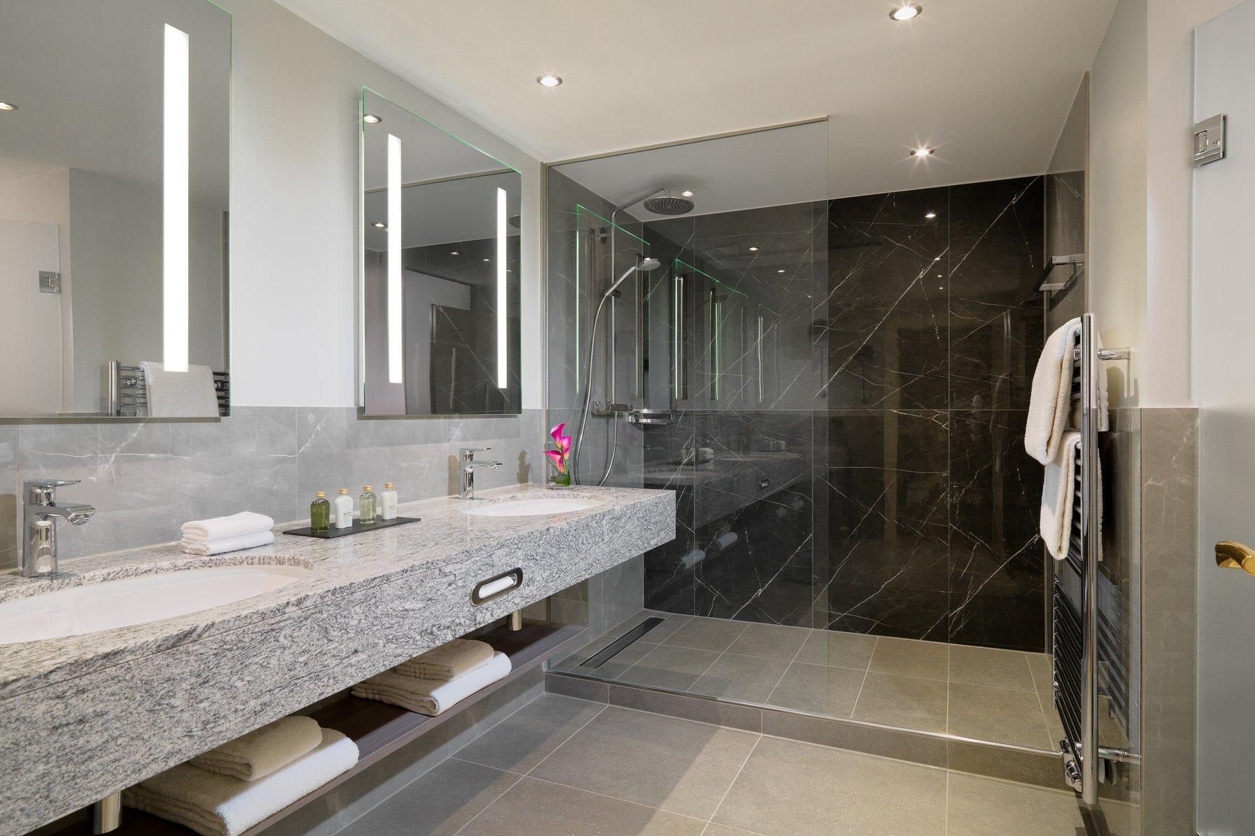 1 Bedroom Executive Suite, 1 King, City View, Top Floor, Balcony