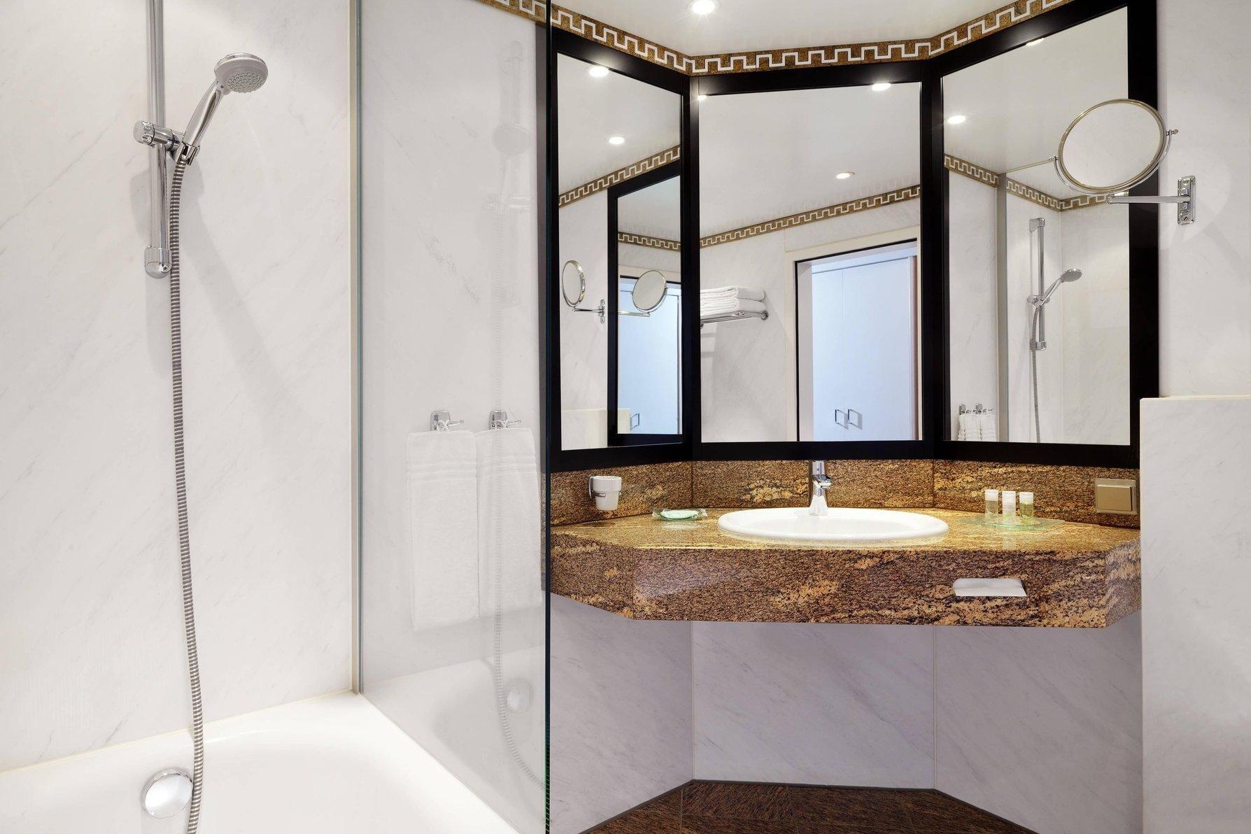 Deluxe, Guest room, 1 King, City view