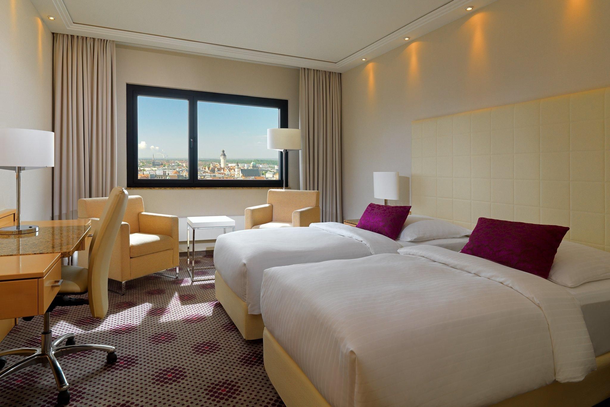 Deluxe, Guest room, 1 King, City view