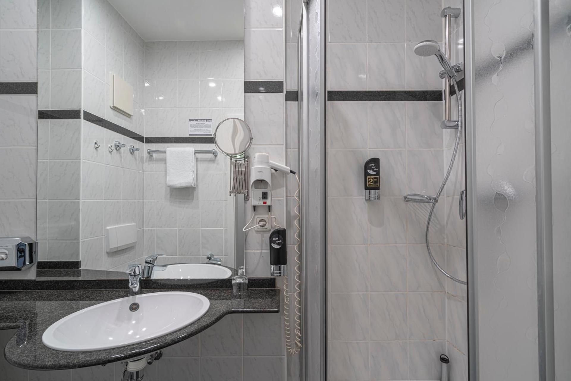 Hotel BIG MAMA Leipzig Double Room 3