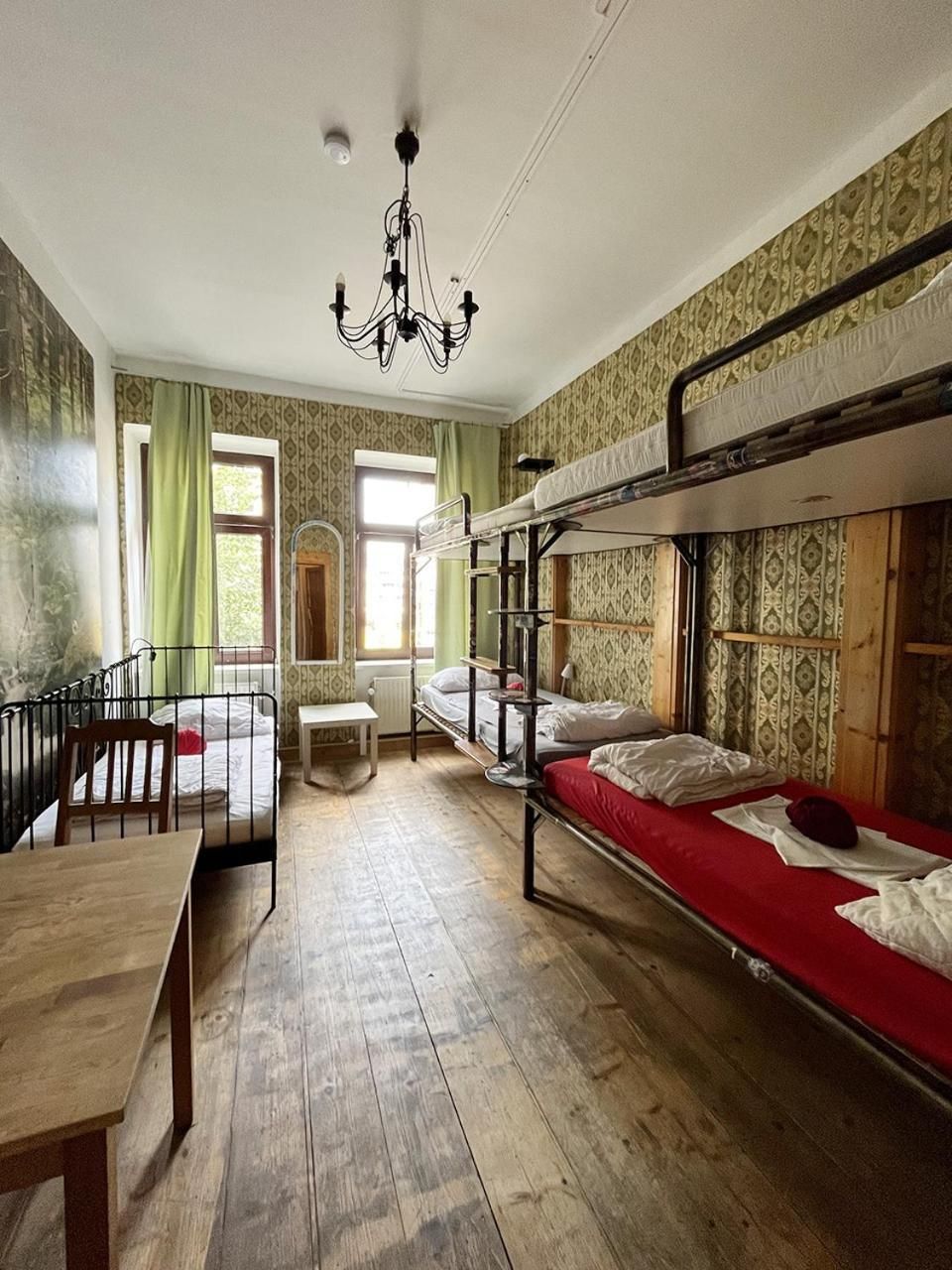 Single Bed in Mixed Dormitory Room