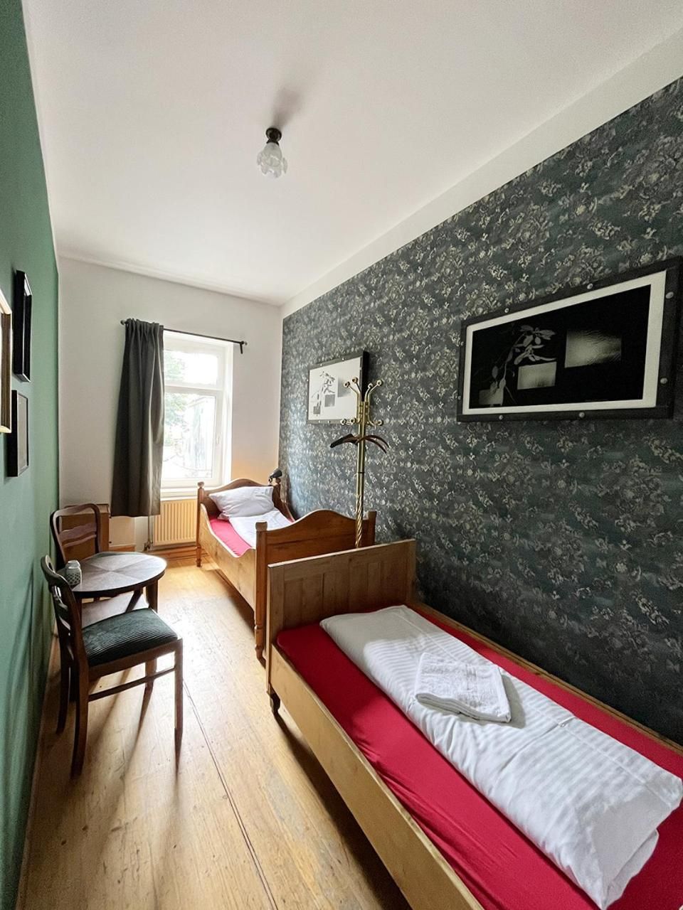 Homeplanet Hostel Twin Room with Shared Bathroom