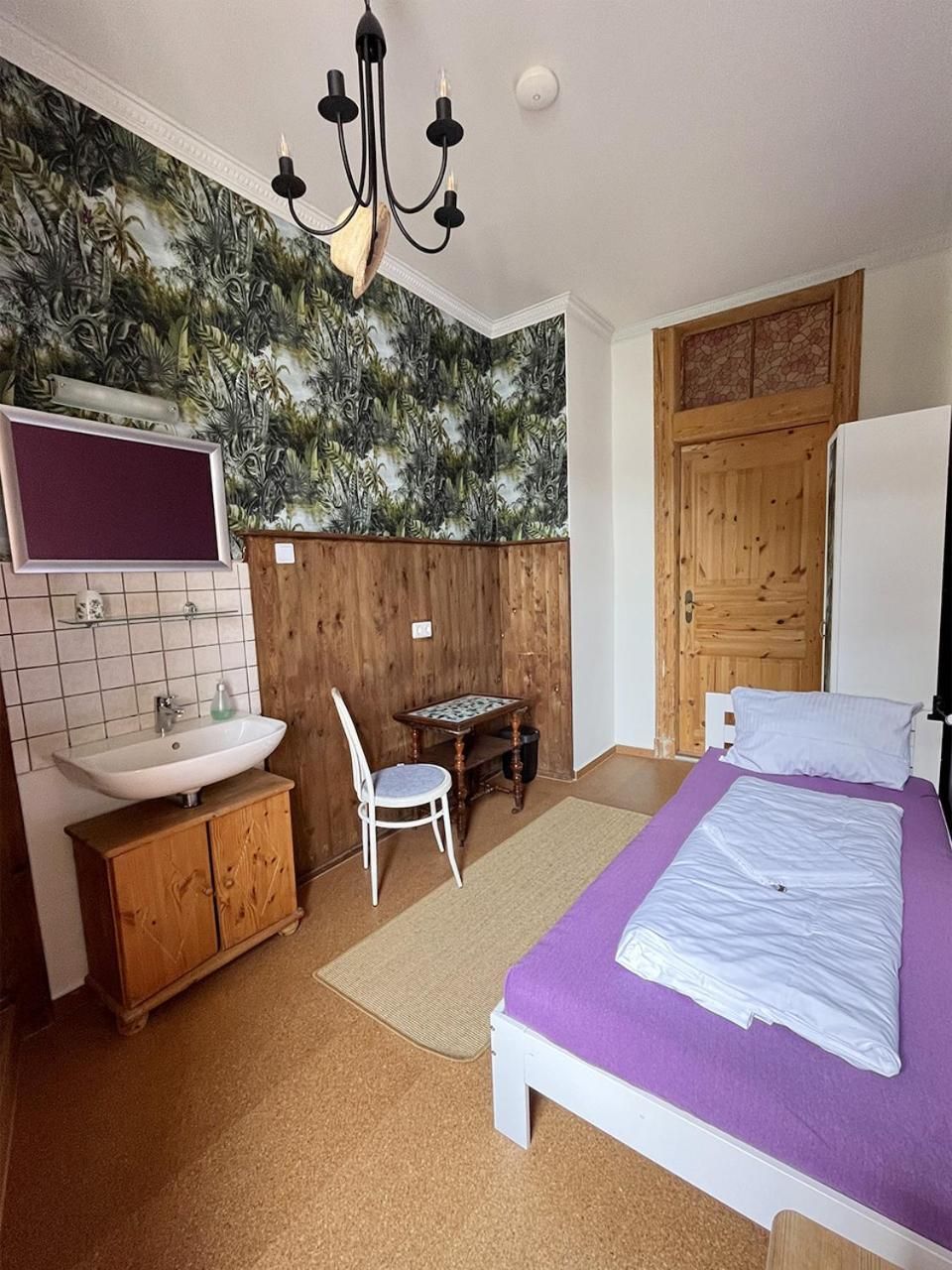 Single Room with Shared Bathroom