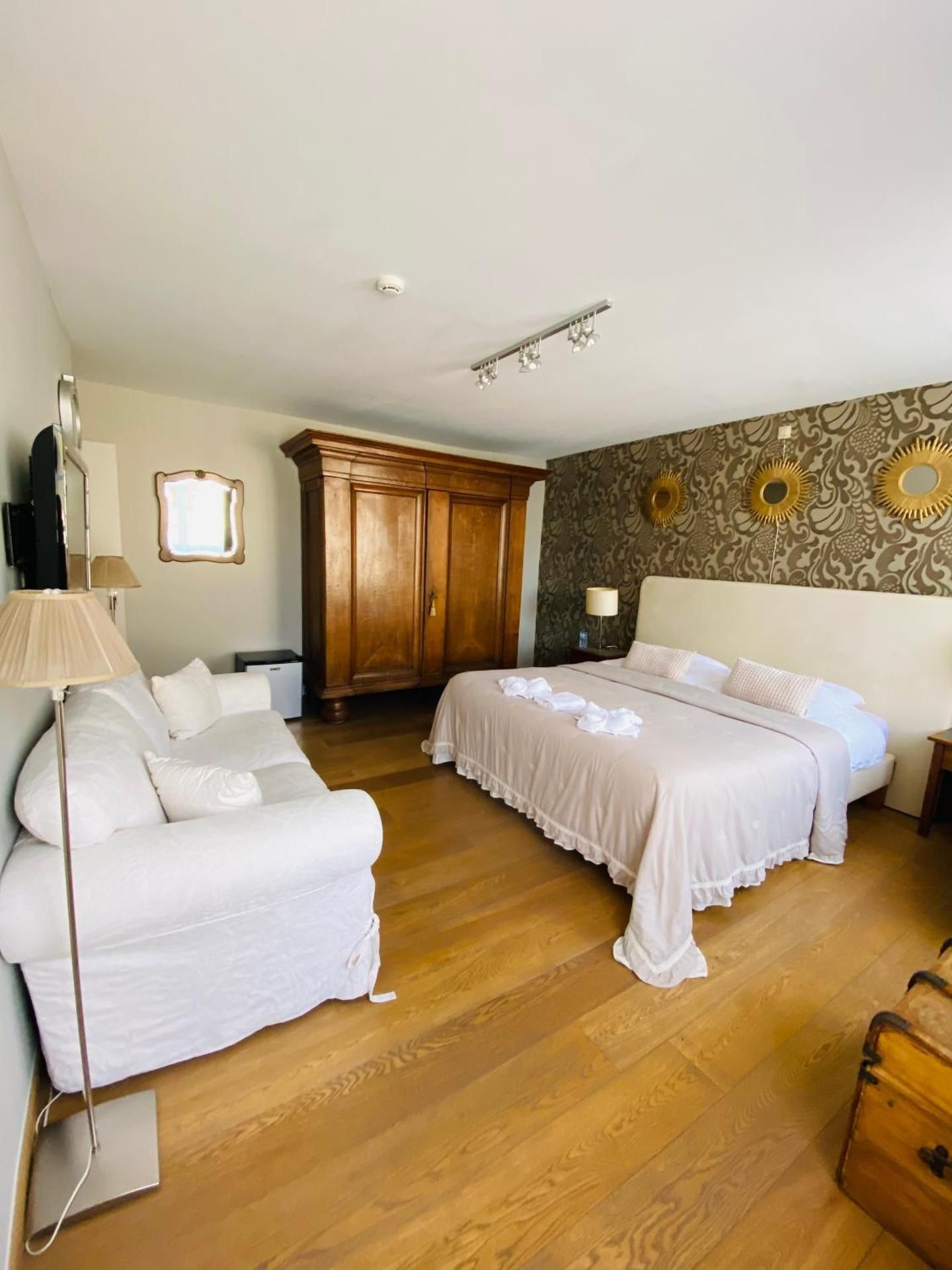 Deluxe Double Room with Shower