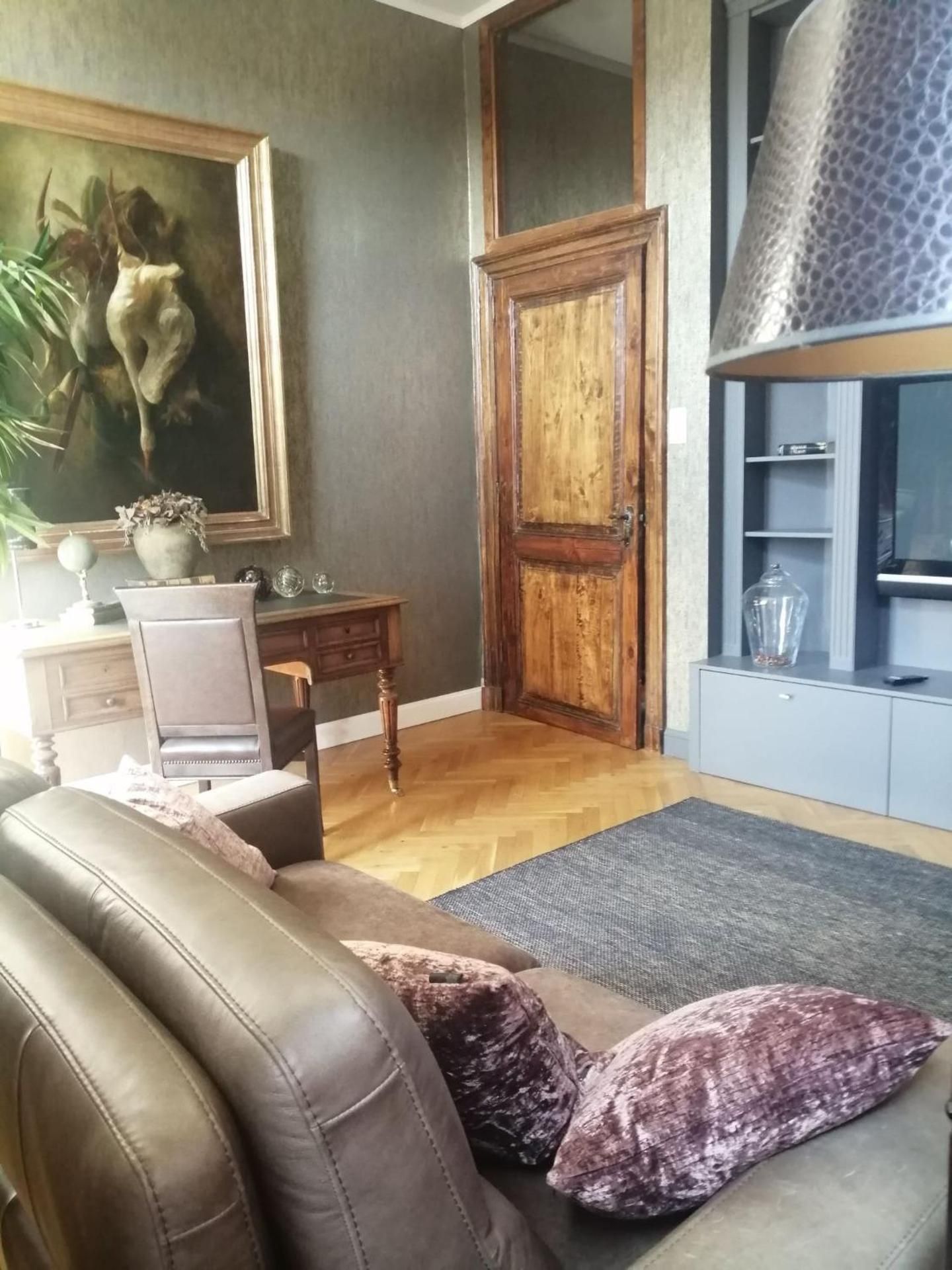 Deluxe King Suite