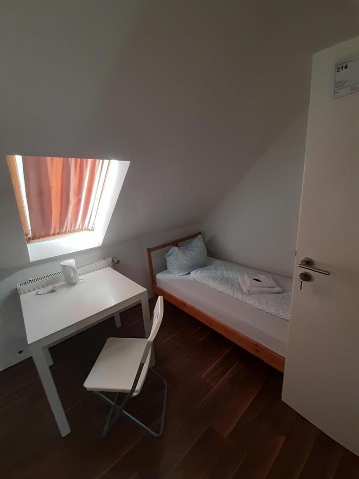Single Room with Shared Bathroom